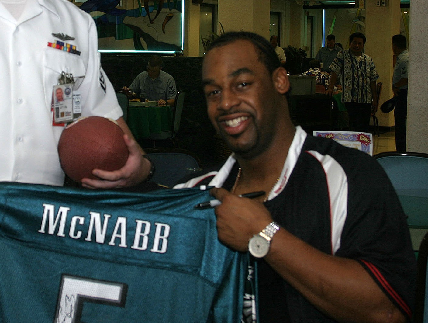 Imagem de referência relacionada a Donovan McNabb, item descrito como jogador de futebol americano dos Estados Unidos
