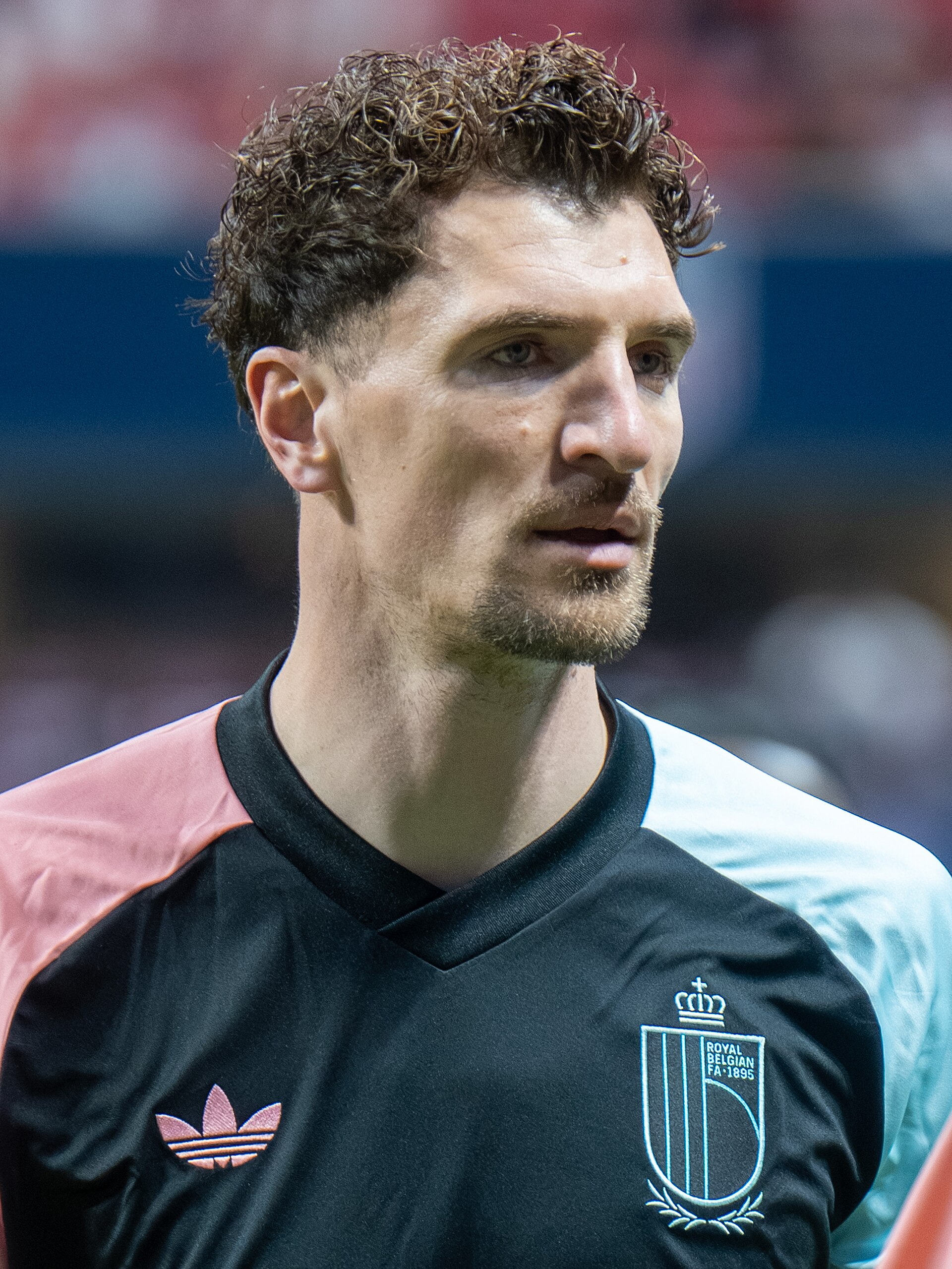 Imagem de referência de Thomas Meunier, descrito nos dados abertos como futebolista belga