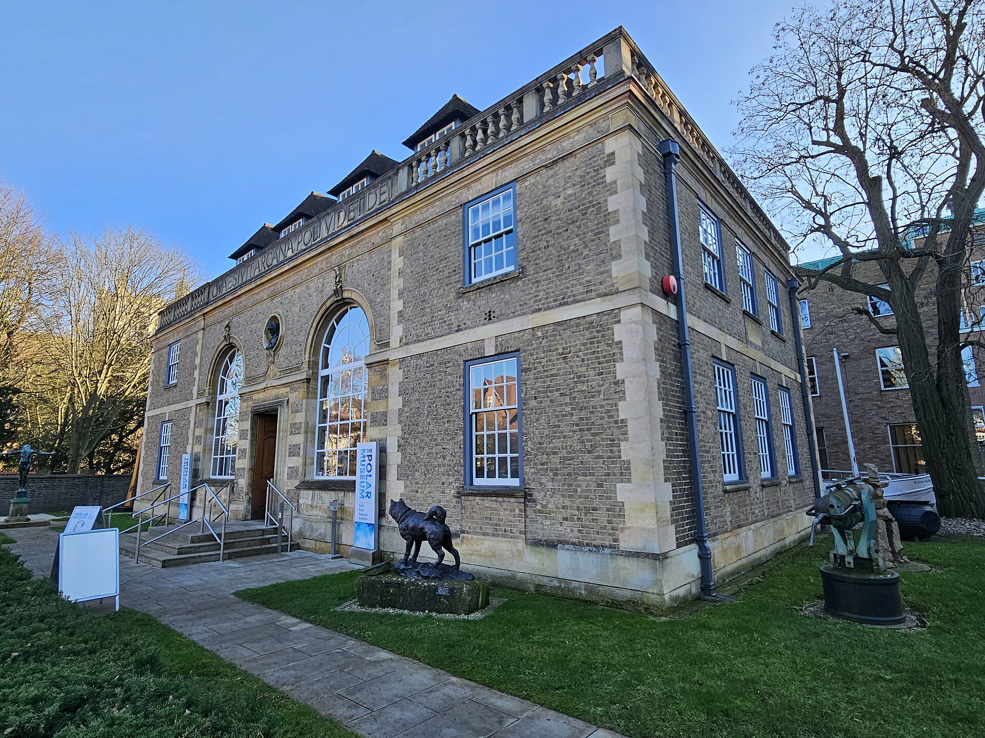 Imagem de referência de Museu Polar, descrito nos dados abertos como museu em Cambridge