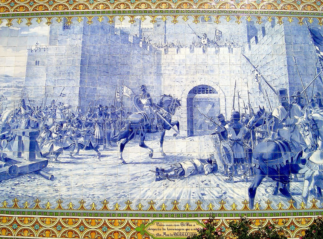 Imagem de referência de Painel evocativo de Gil Pais, descrito nos dados abertos como painel de azulejos com desenho de Jorge Colaço