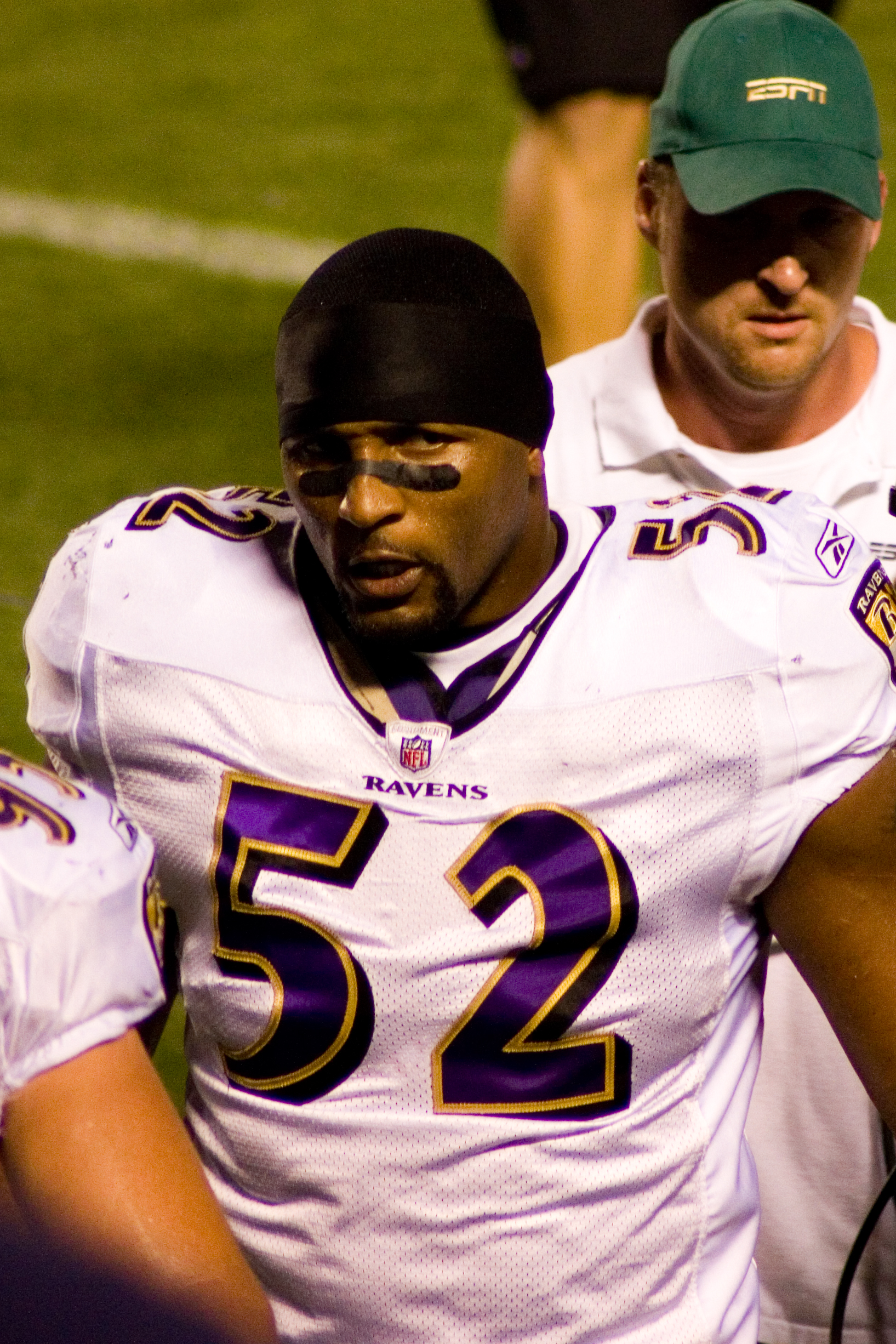 Imagem de referência de Ray Lewis, descrito nos dados abertos como jogador de futebol americano dos Estados Unidos