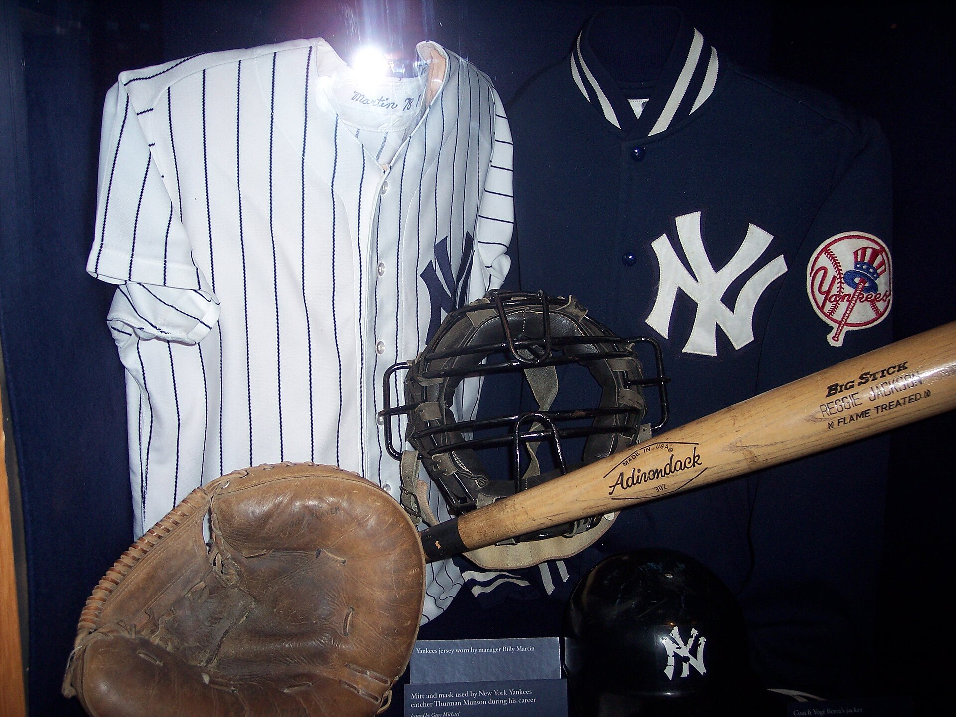 Imagem de referência de Thurman Munson, descrito nos dados abertos como jogador de beisebol americano