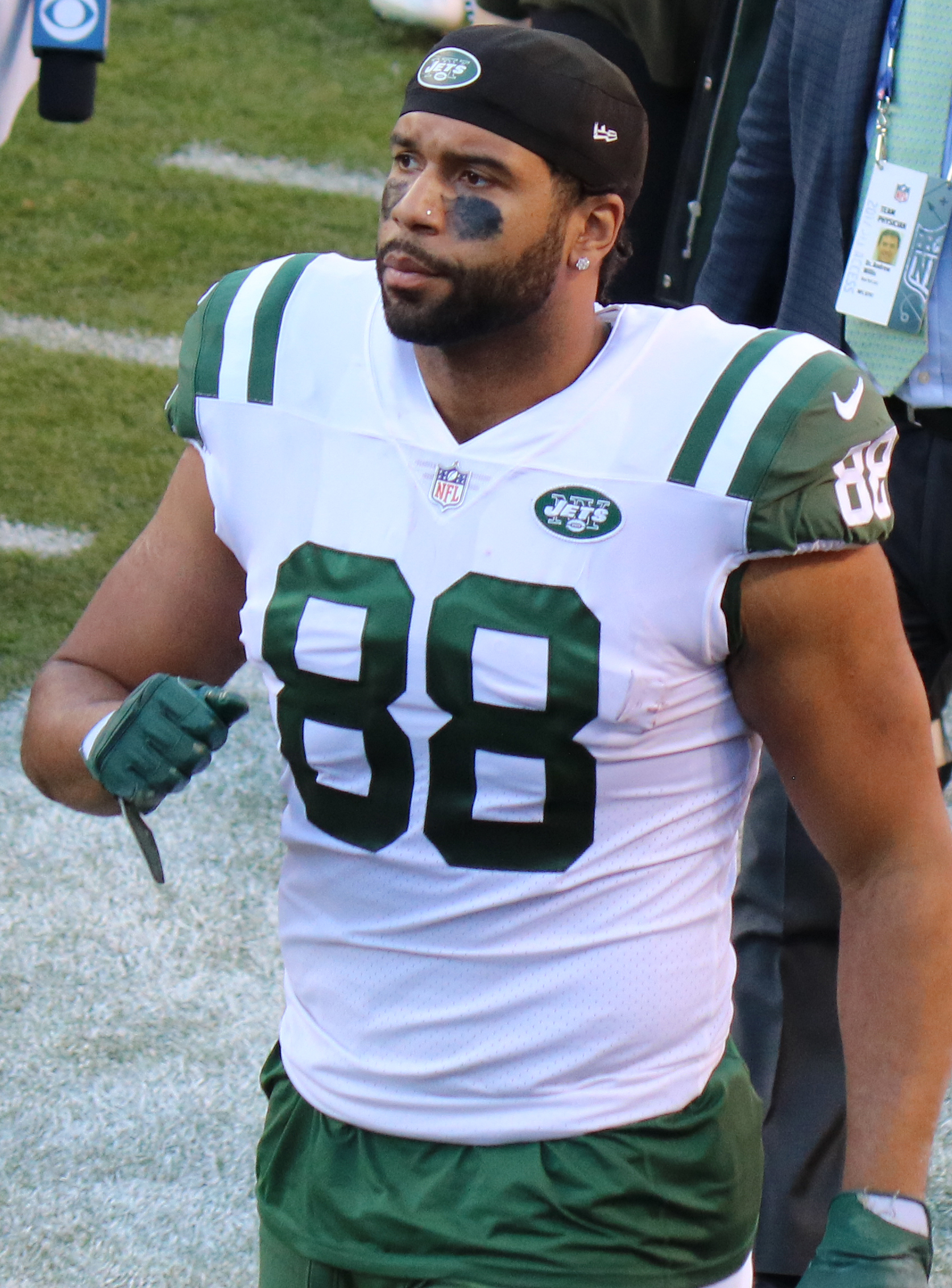 Imagem de referência relacionada a Austin Seferian-Jenkins, item descrito como jogador de futebol americano dos Estados Unidos