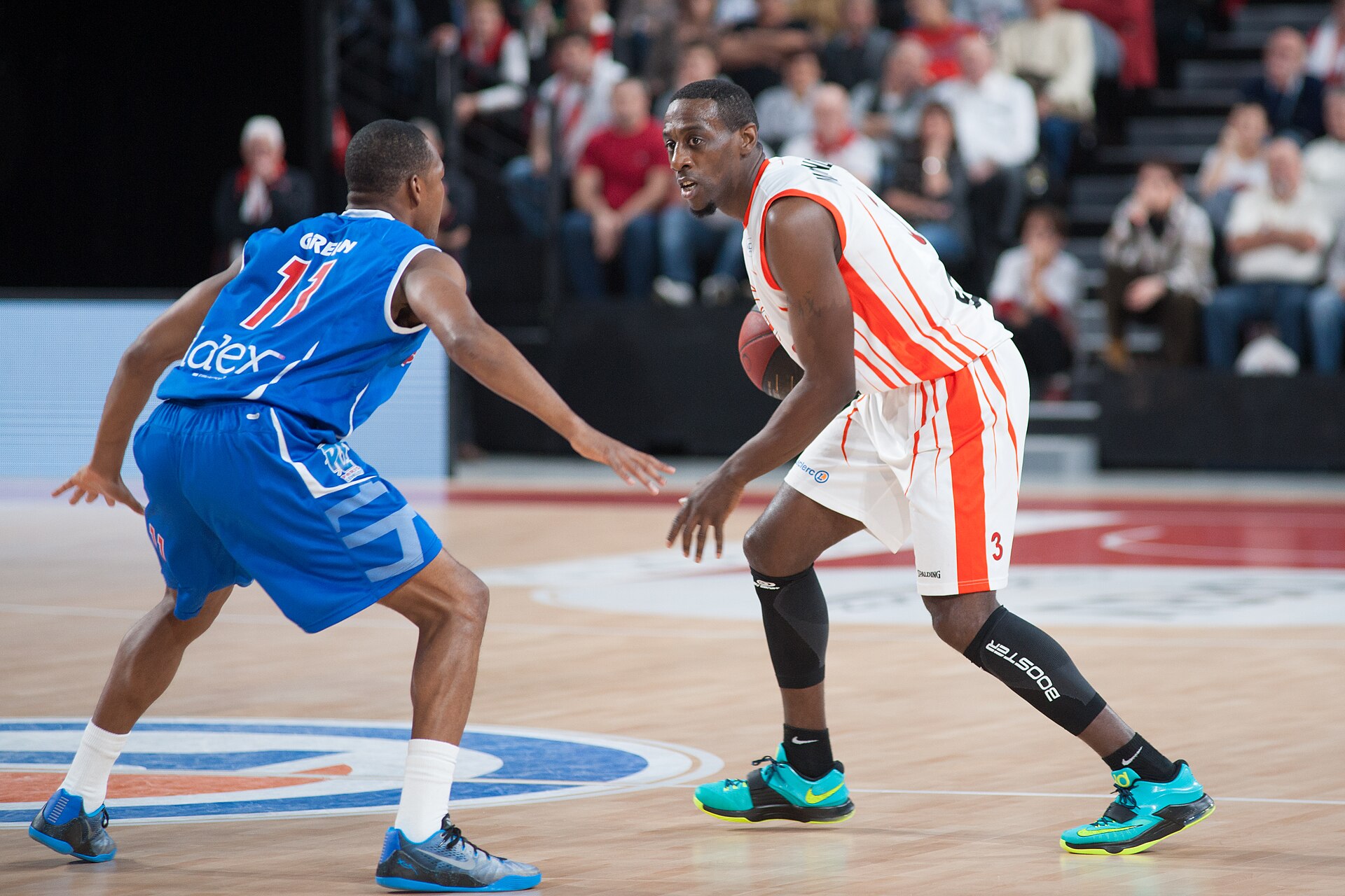 Imagem de referência de Paccelis Morlende, descrito nos dados abertos como jogador de basquete francês