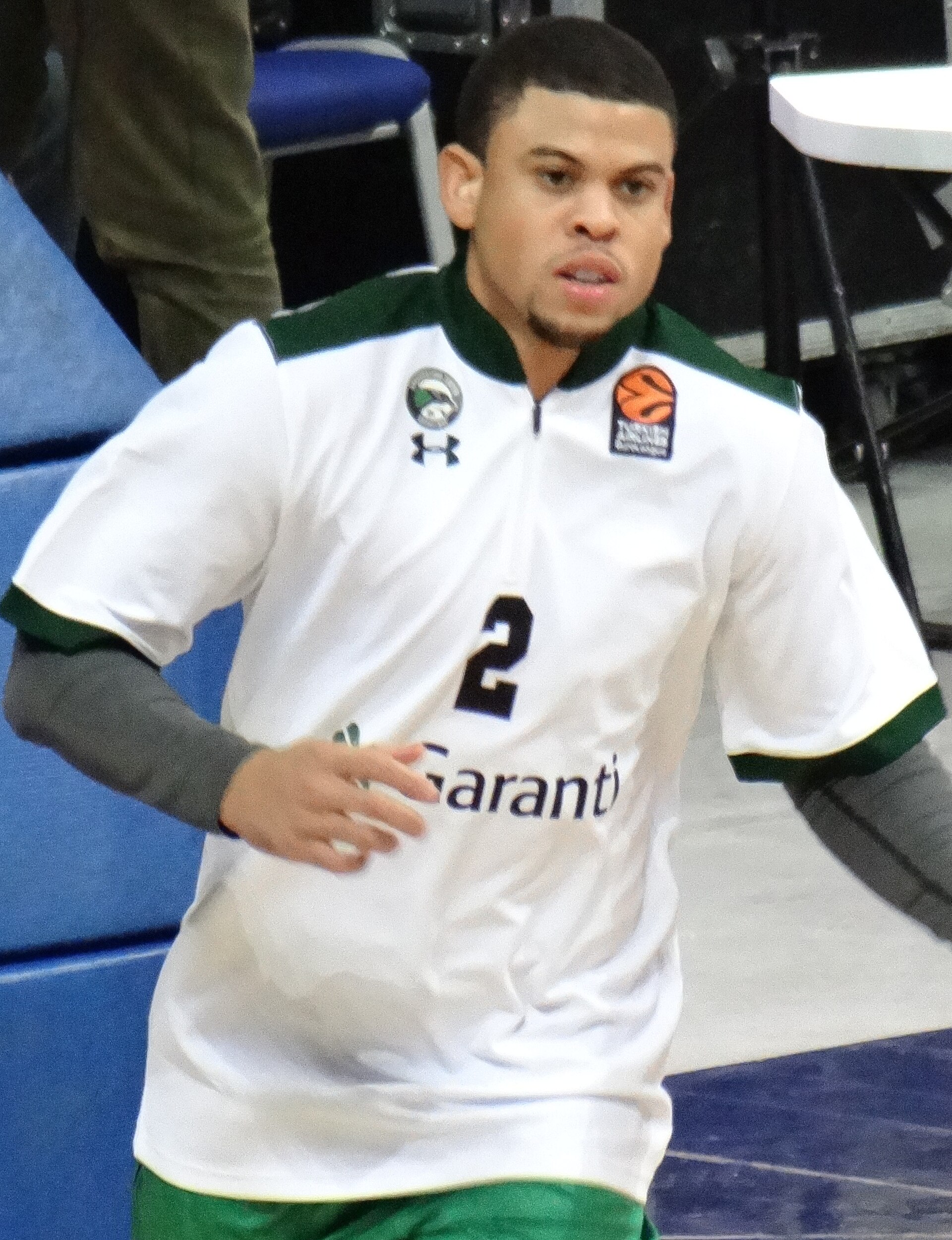 Imagem de referência de Ray McCallum, descrito nos dados abertos como basquetebolista estadunidense