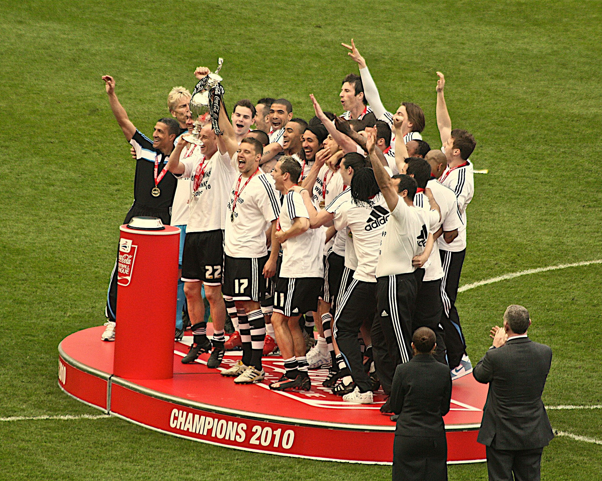 Imagem de referência de Football League Championship 2009-10, descrito nos dados abertos como torneio de futebol
