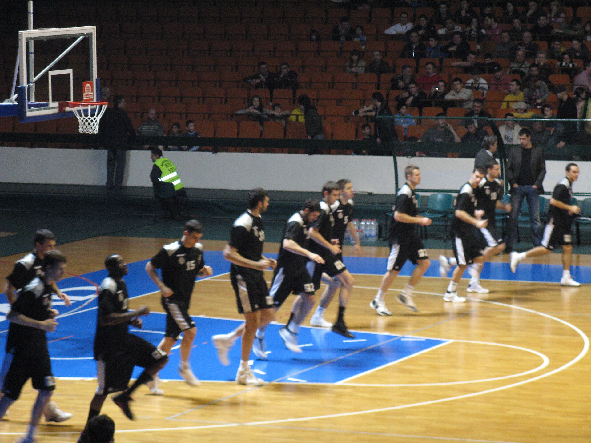 Imagem de referência relacionada a Stephane Lasme, item descrito como jogador de basquetebol gabonês
