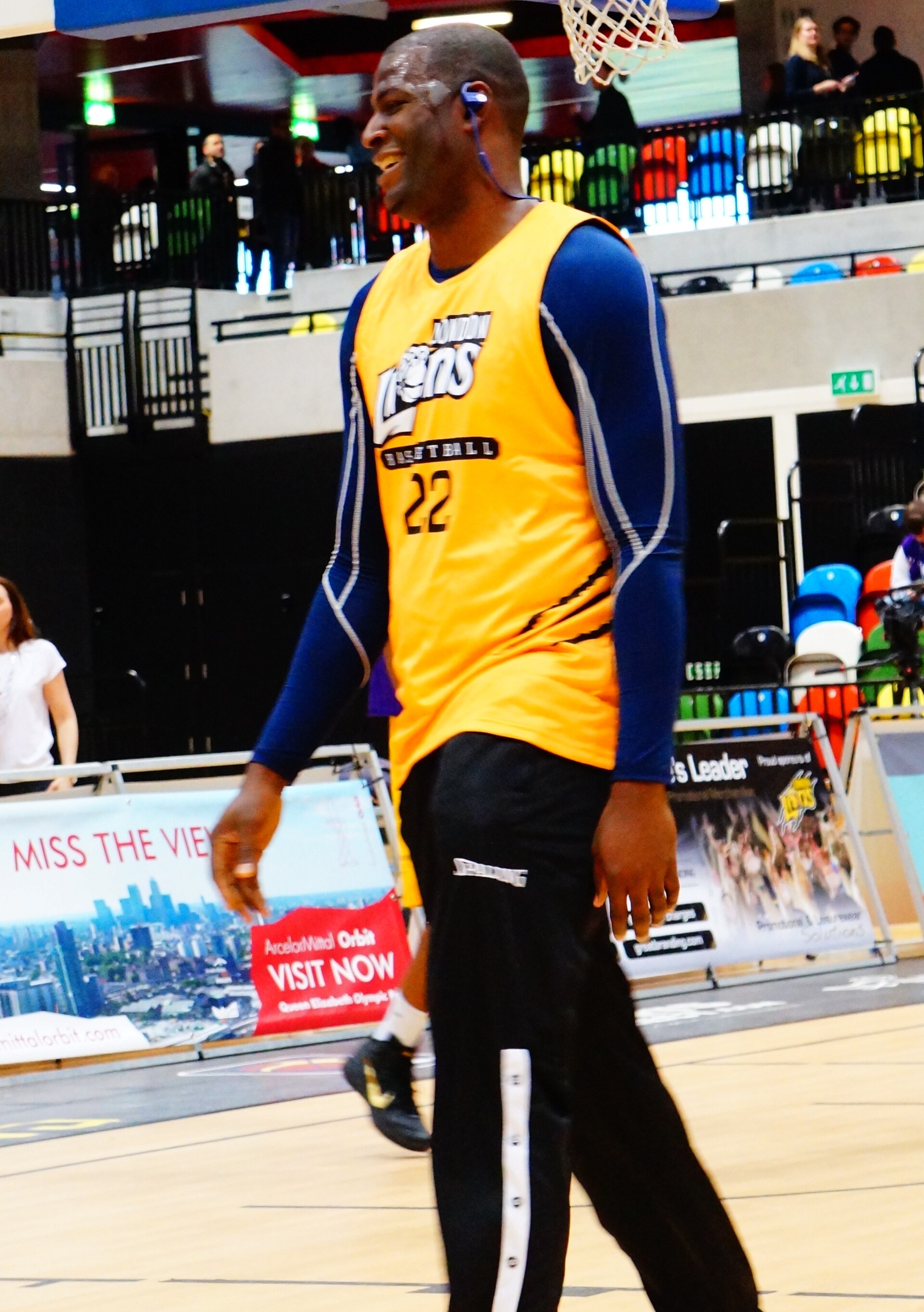 Imagem de referência relacionada a Olumide Oyedeji, item descrito como jogador de basquetebol nigeriano