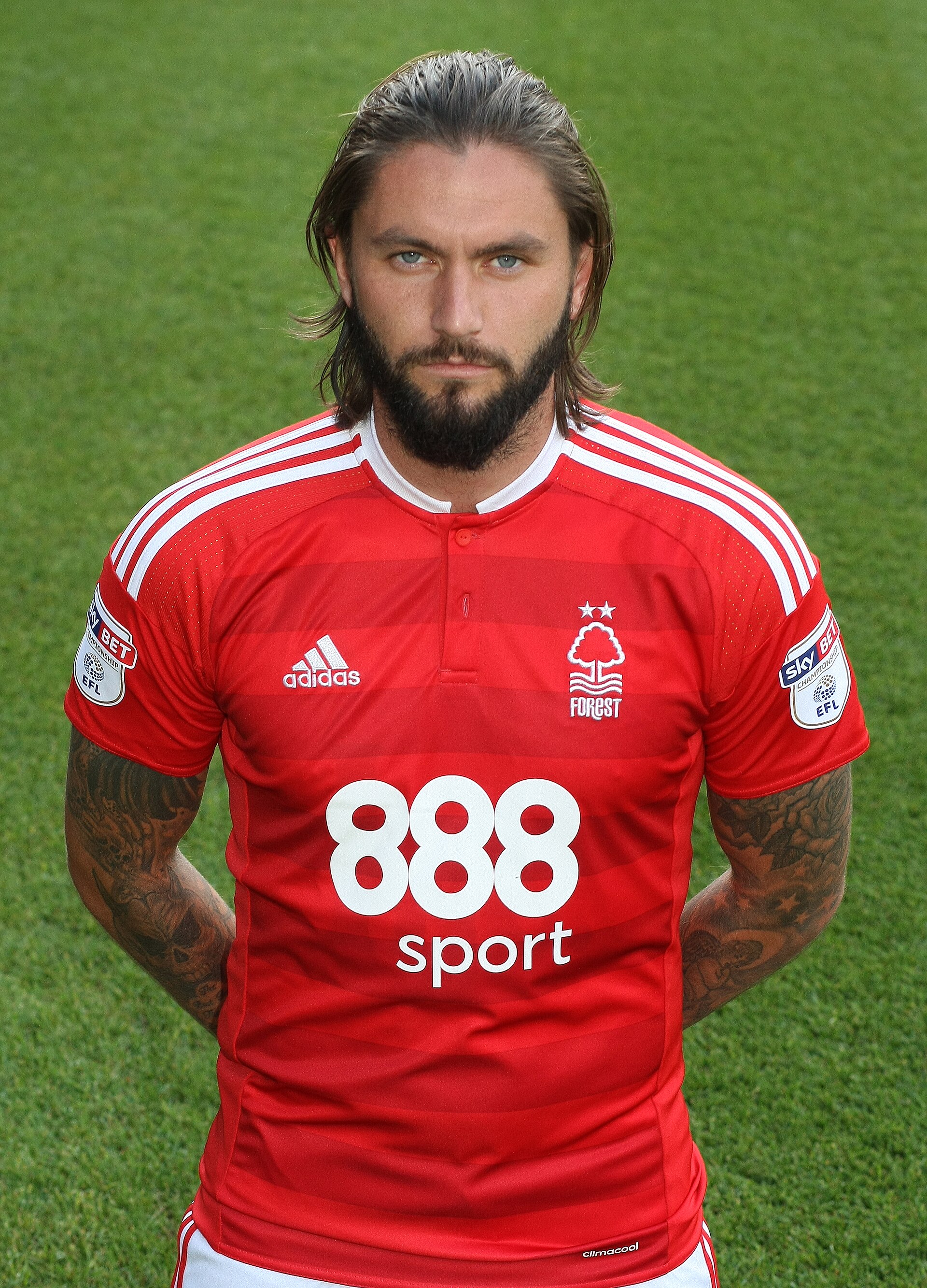 Imagem de referência relacionada a Henri Lansbury, item descrito como futebolista britânico