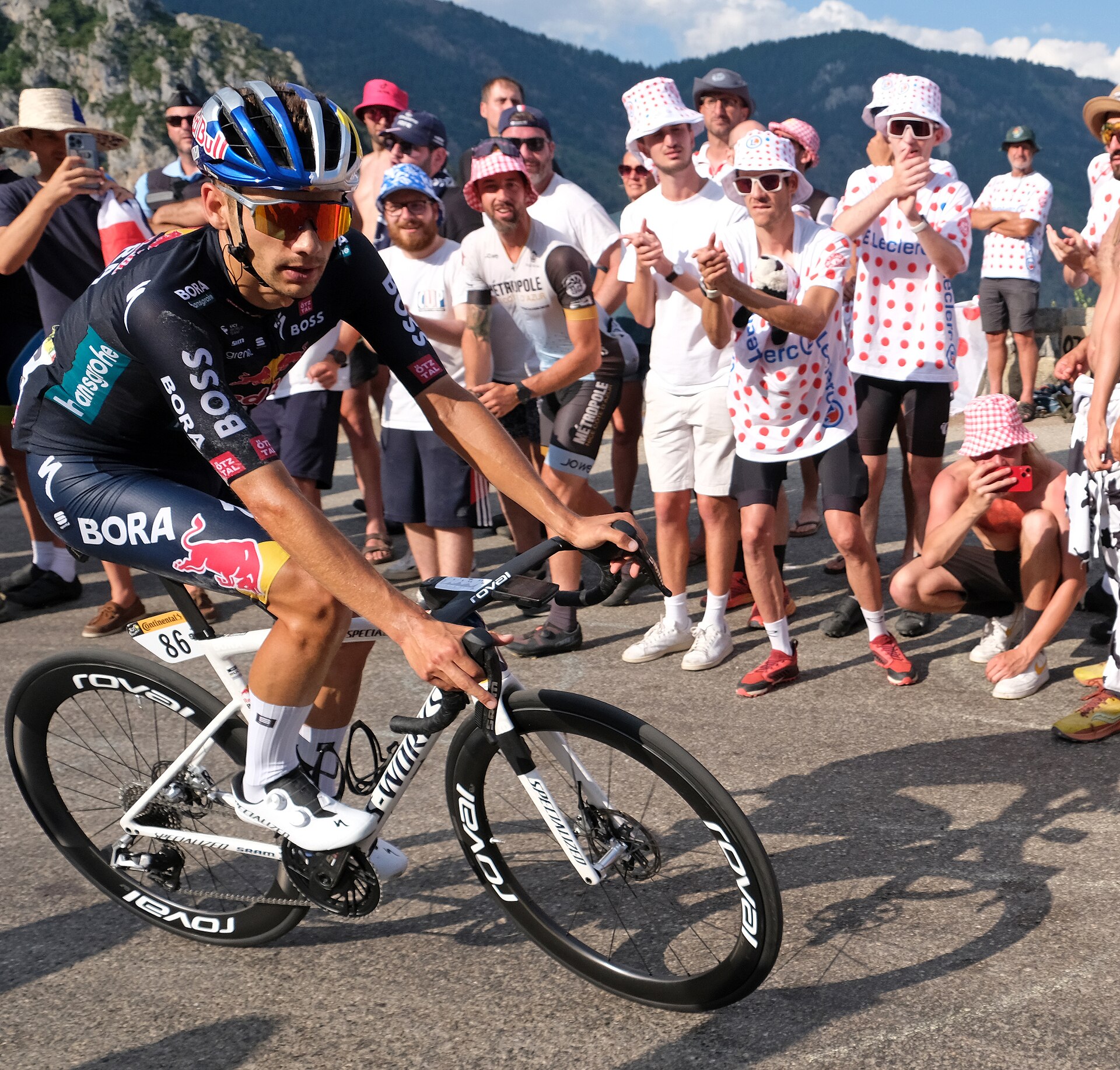 Imagem de referência de Matteo Sobrero, descrito nos dados abertos como ciclista italiano
