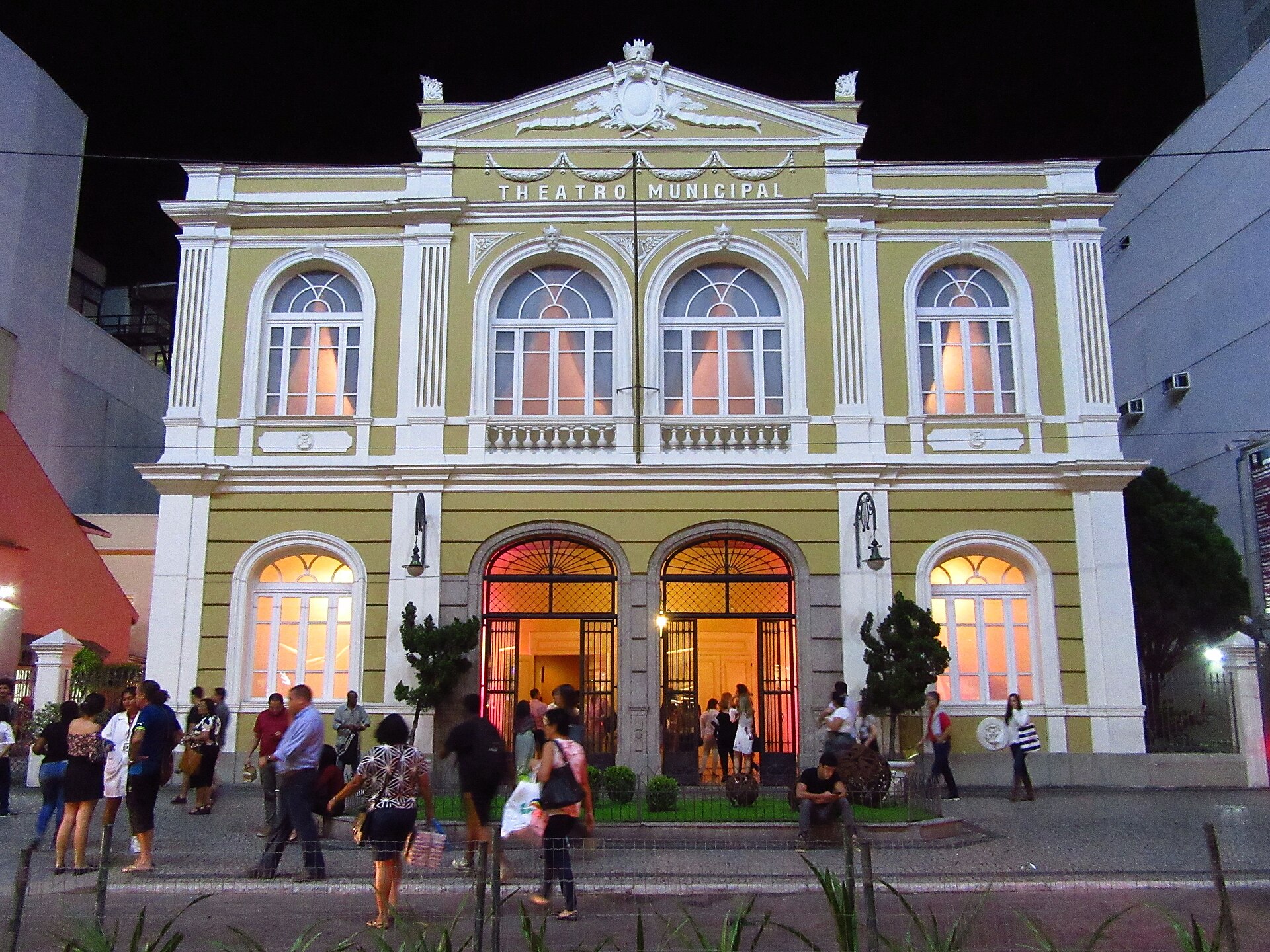 Imagem de referência de Teatro João Caetano, descrito nos dados abertos como teatro em Niterói, Brasil
