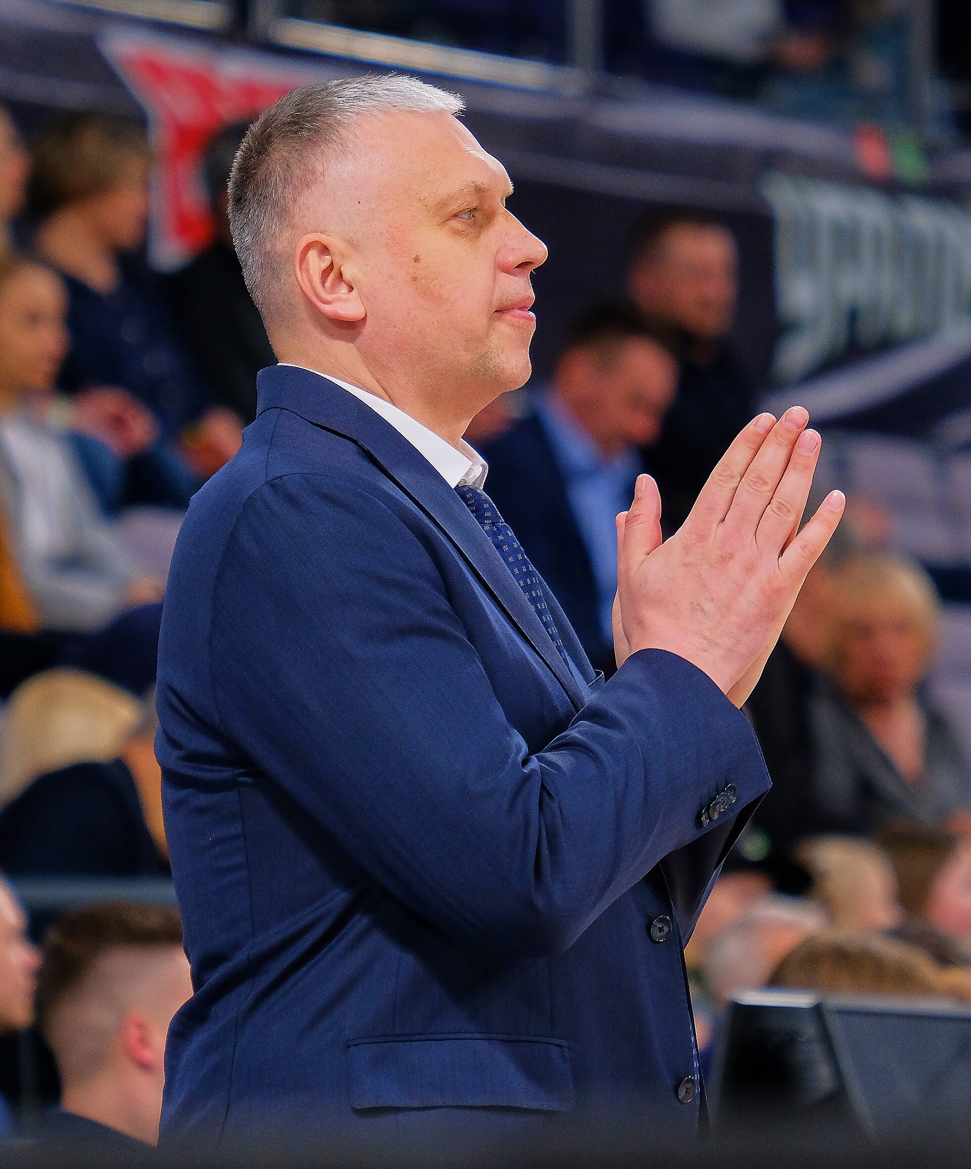 Imagem de referência relacionada a Zakhar Pashutin, item descrito como jogador de basquetebol russo