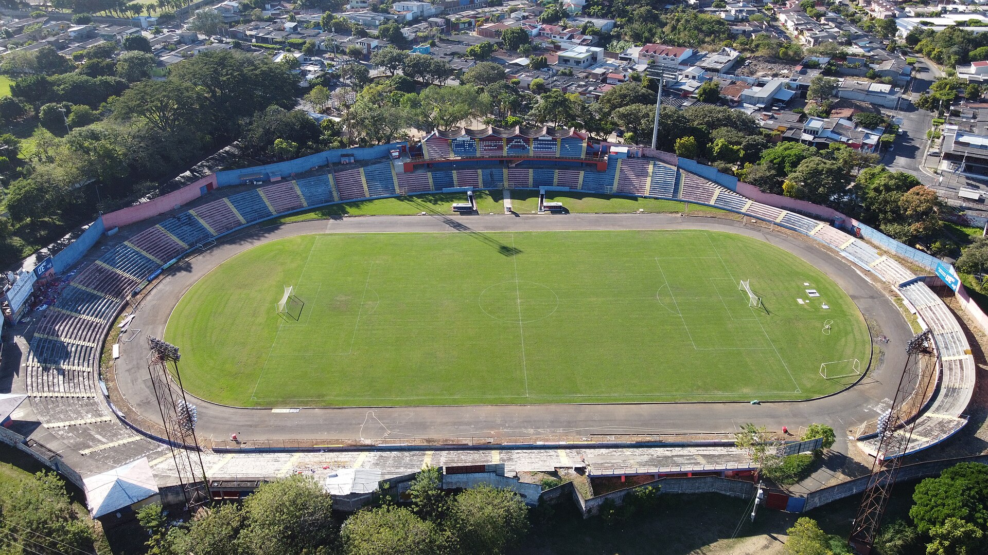 Imagem de referência de Estádio Oscar Quiteño, descrito nos dados abertos como estádio em Santa Ana, El Salvador