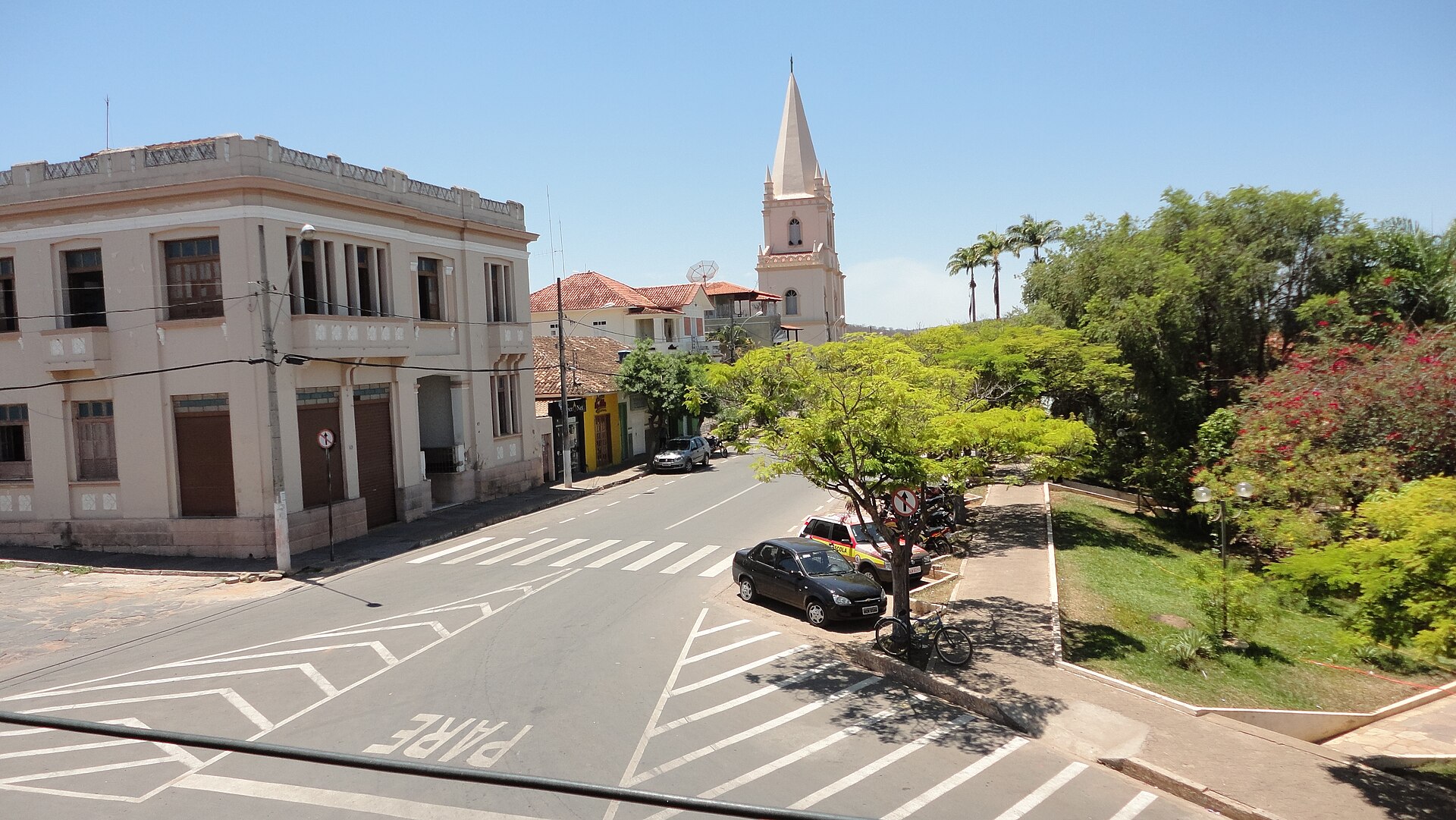 Imagem de referência de Salinas, descrito nos dados abertos como município brasileiro do estado de Minas Gerais