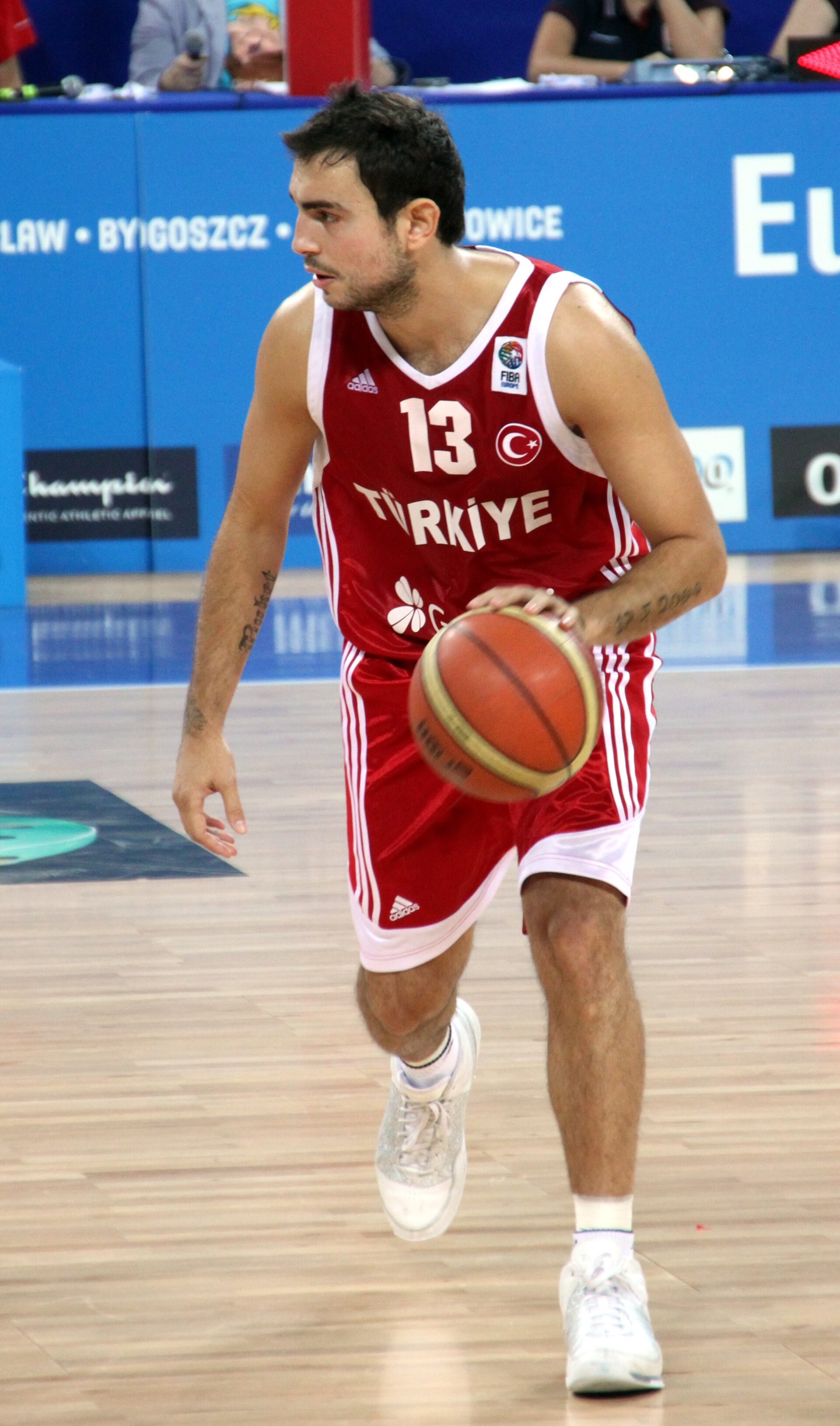 Imagem de referência relacionada a Ender Arslan, item descrito como jogador de basquetebol turco