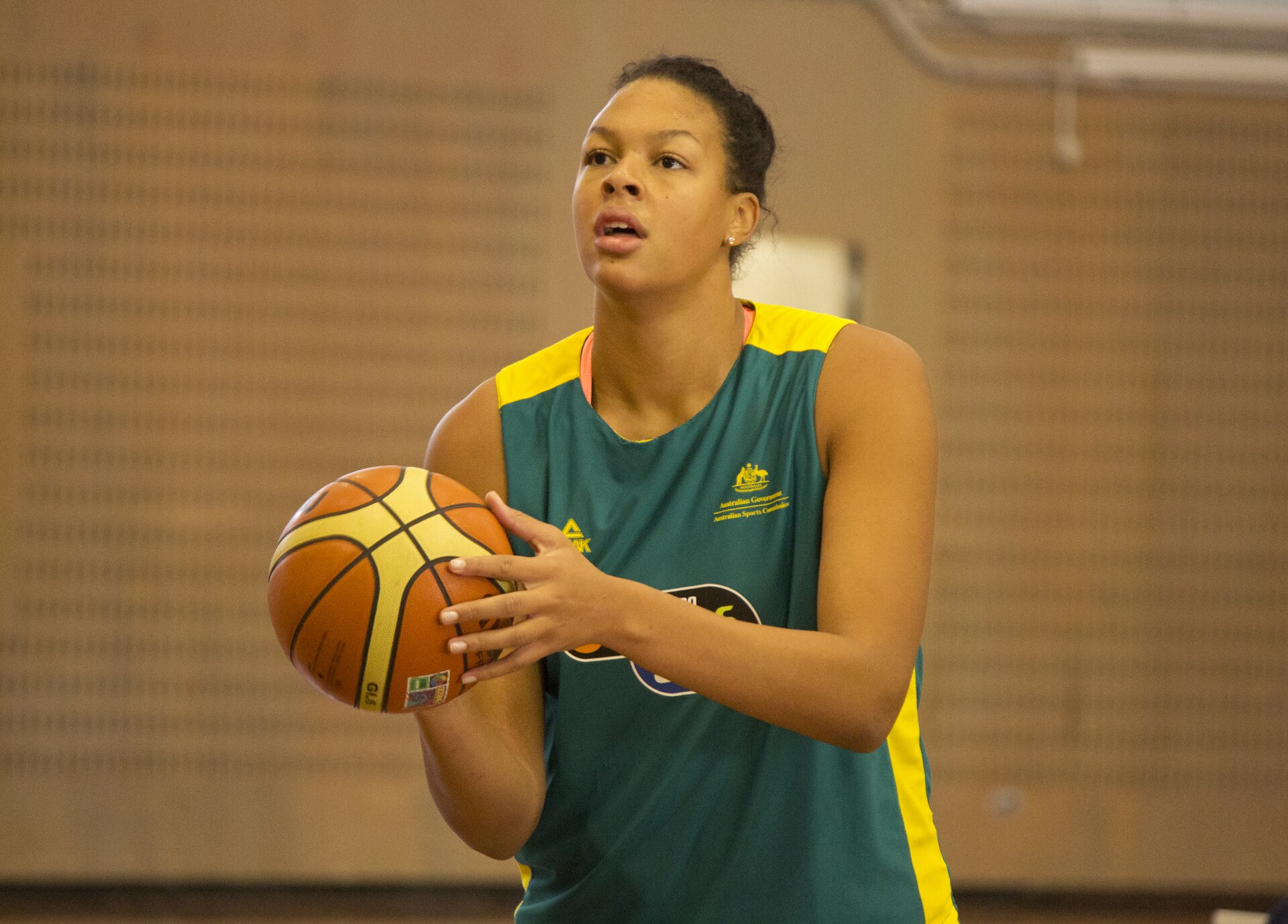Imagem de referência relacionada a Liz Cambage, item descrito como jogadora de basquetebol australiana