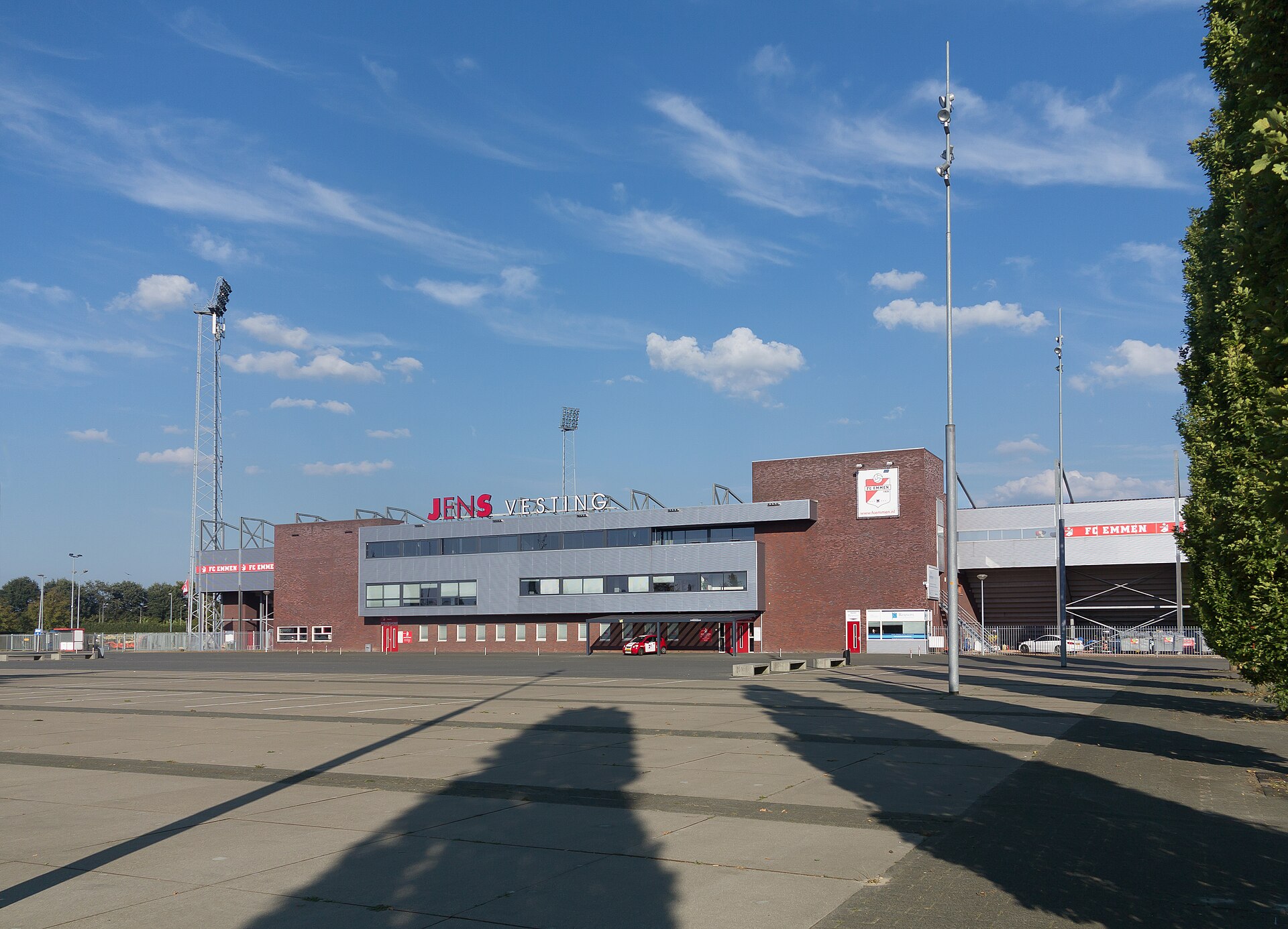 Imagem de referência de FC Emmen, descrito nos dados abertos como clube de futebol neerlandês