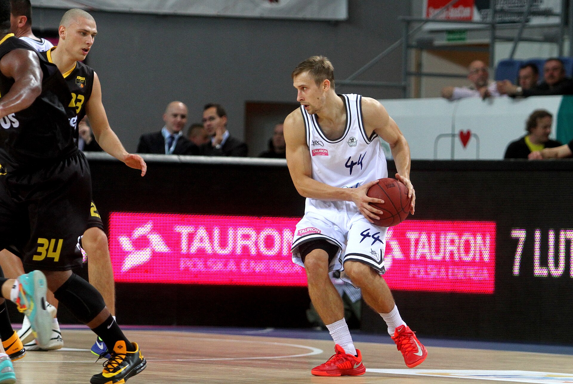 Imagem de referência relacionada a Deividas Dulkys, item descrito como jogador de basquetebol lituano