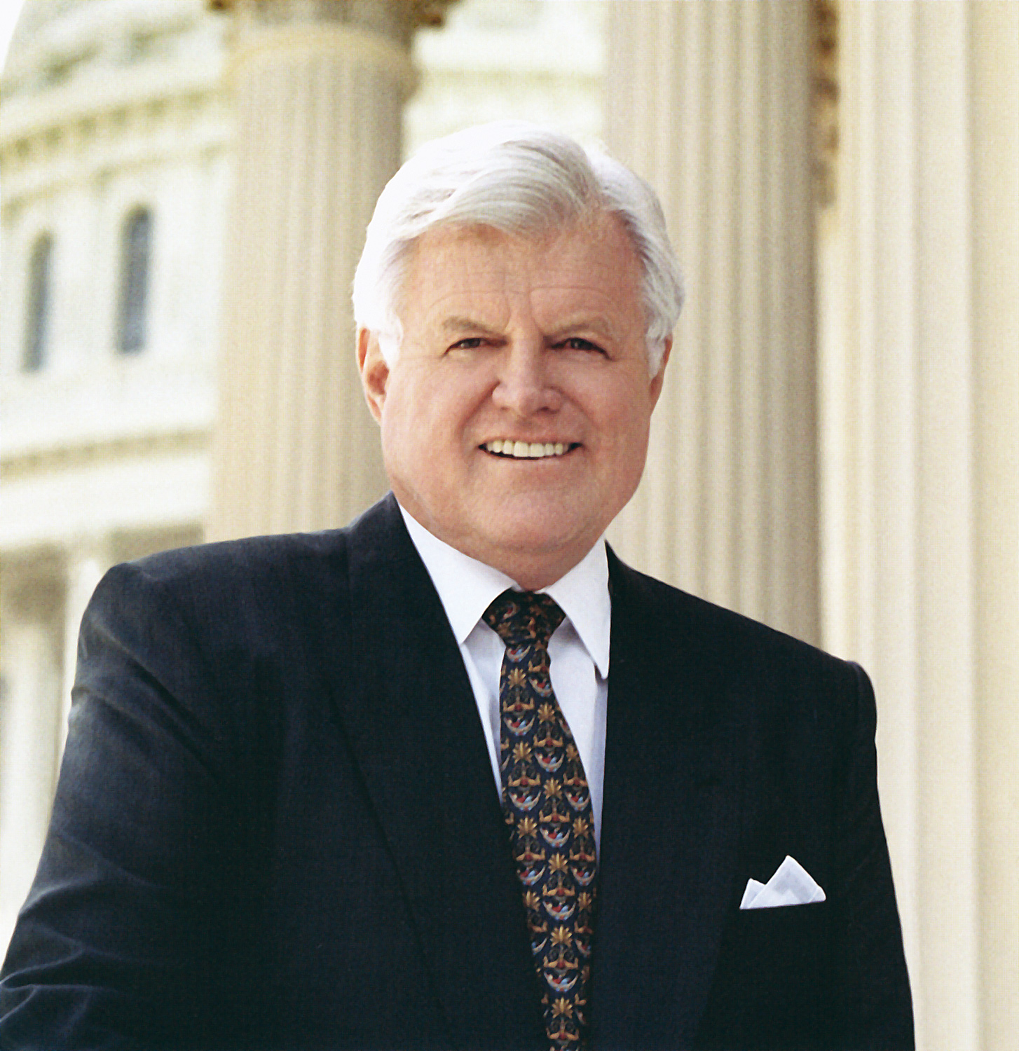 Imagem de referência de Ted Kennedy, descrito nos dados abertos como político norte-americano (1932–2009)