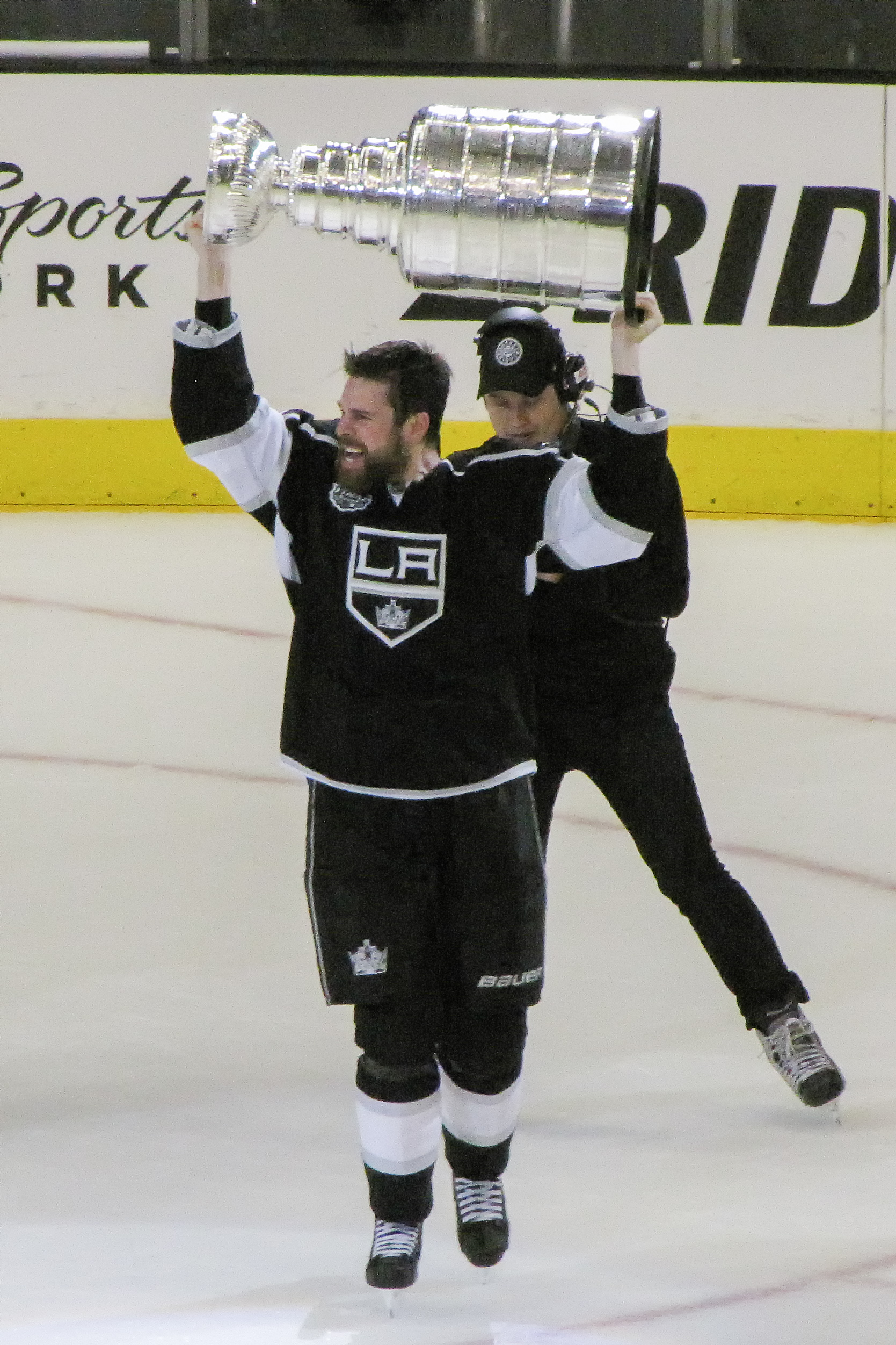 Imagem de referência de Willie Mitchell, descrito nos dados abertos como jogador de hóquei no gelo canadense