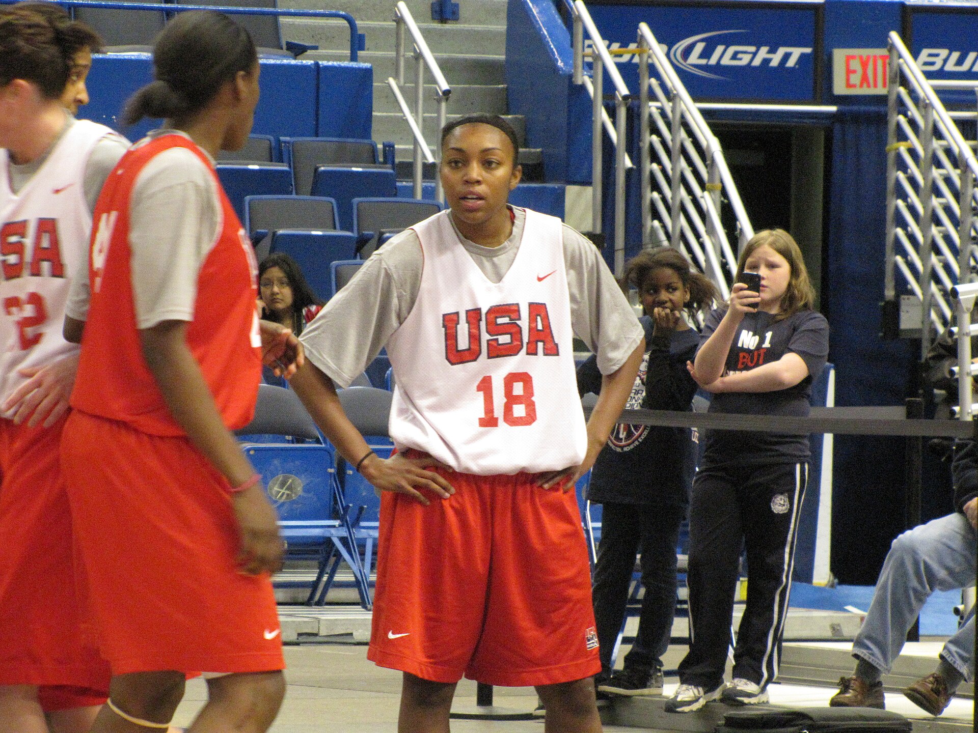 Imagem de referência relacionada a Renee Montgomery, item descrito como jogadora de basquetebol norte-americana