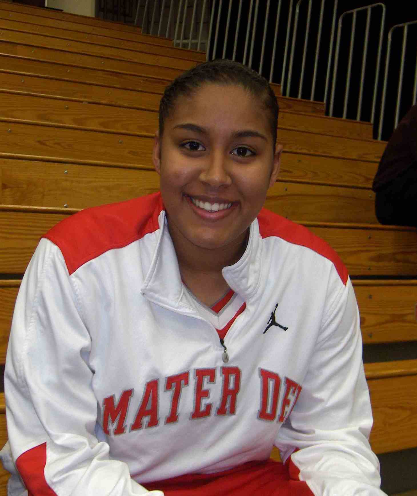 Imagem de referência relacionada a Kaleena Mosqueda-Lewis, item descrito como jogadora de basquetebol norte-americana
