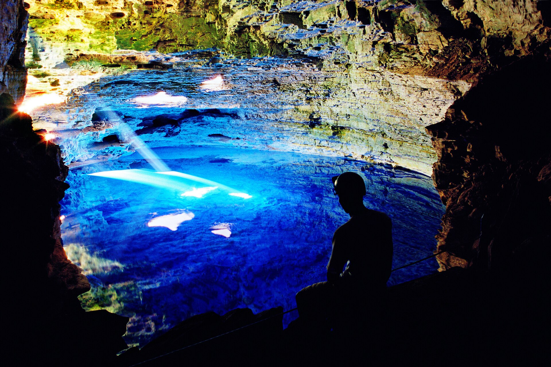 Imagem de referência de Poço Encantado, descrito nos dados abertos como caverna e piscina natural da Chapada Diamantina