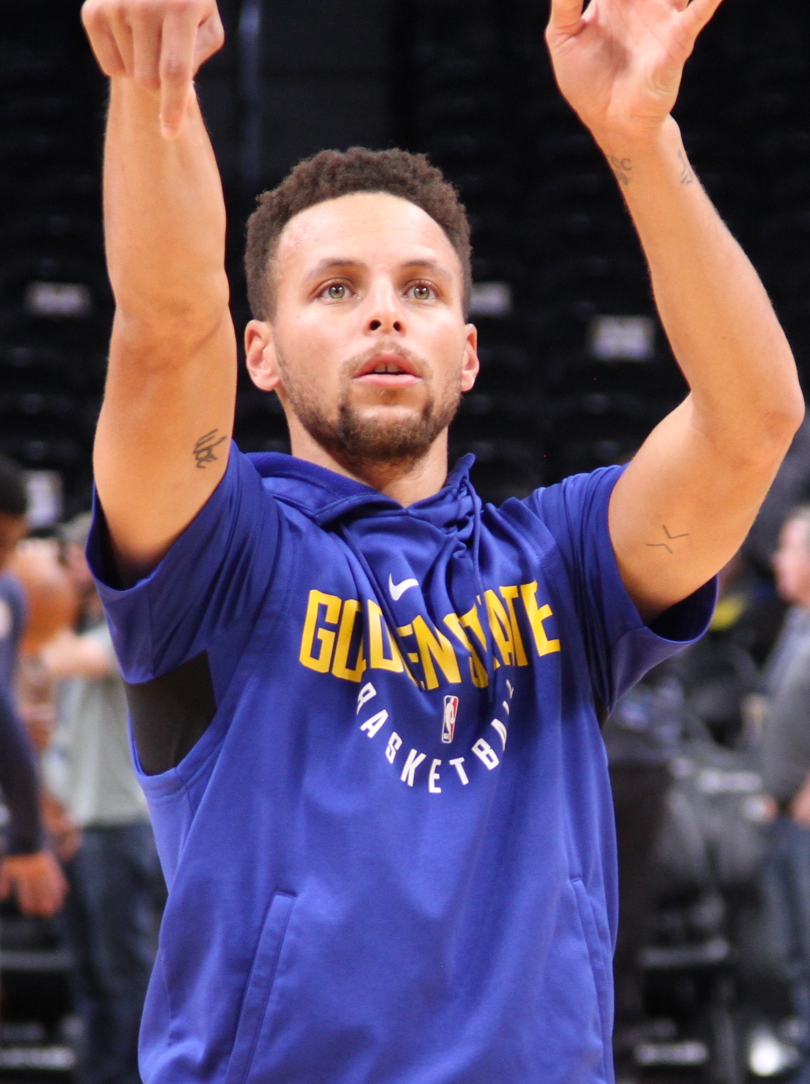 Imagem de referência relacionada a Stephen Curry, item descrito como basquetebolista estadunidense