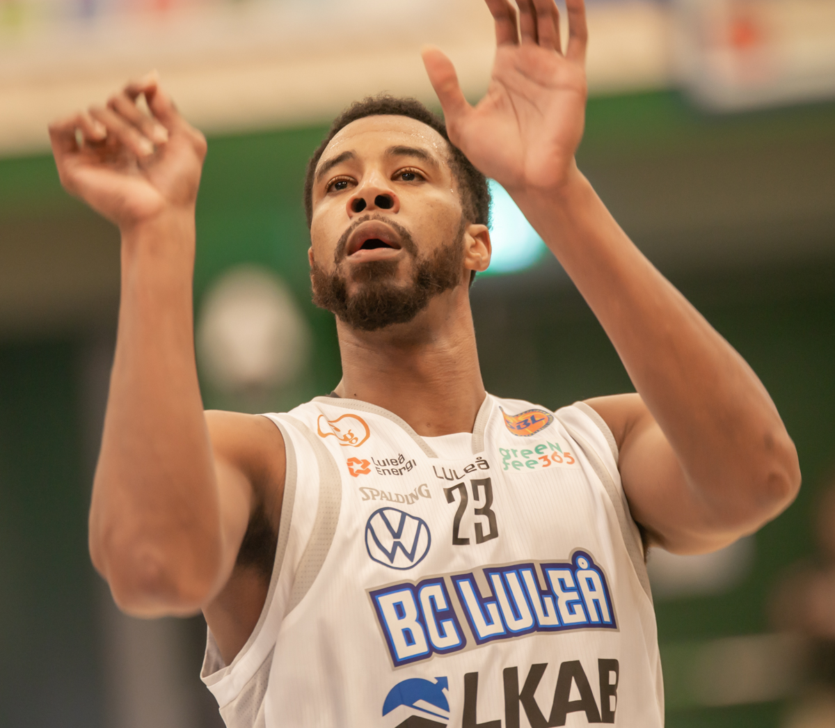 Imagem de referência de Toure Murry, descrito nos dados abertos como basquetebolista estadunidense