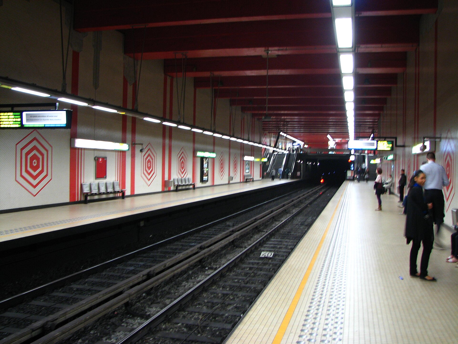 Imagem de referência de Yser, descrito nos dados abertos como estação de metrô de Bruxelas