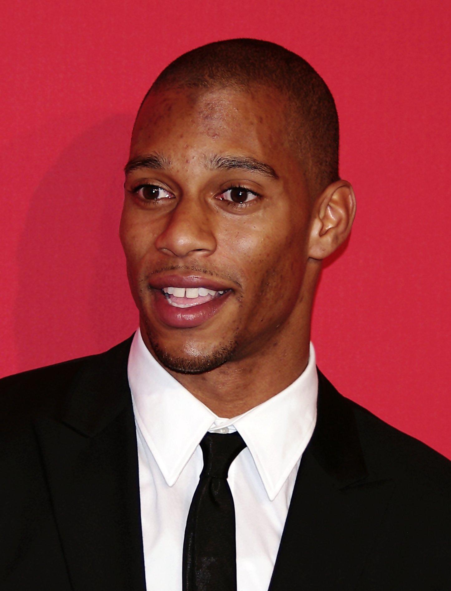 Imagem de referência de Victor Cruz, descrito nos dados abertos como jogador de futebol americano dos Estados Unidos