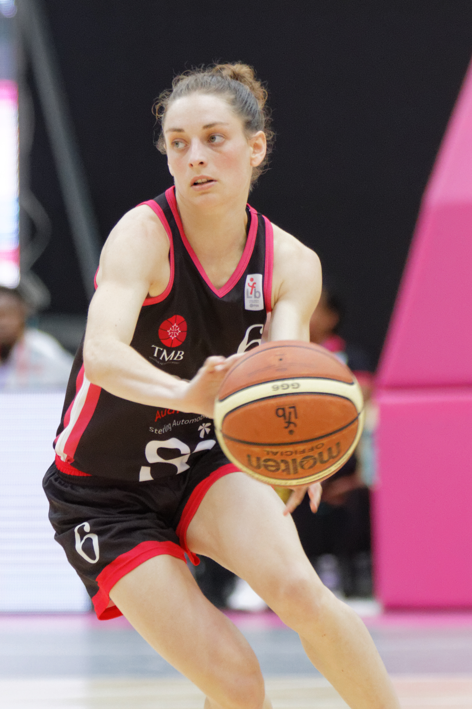 Imagem de referência relacionada a Agathe Degorces, item descrito como jogadora de basquetebol francesa