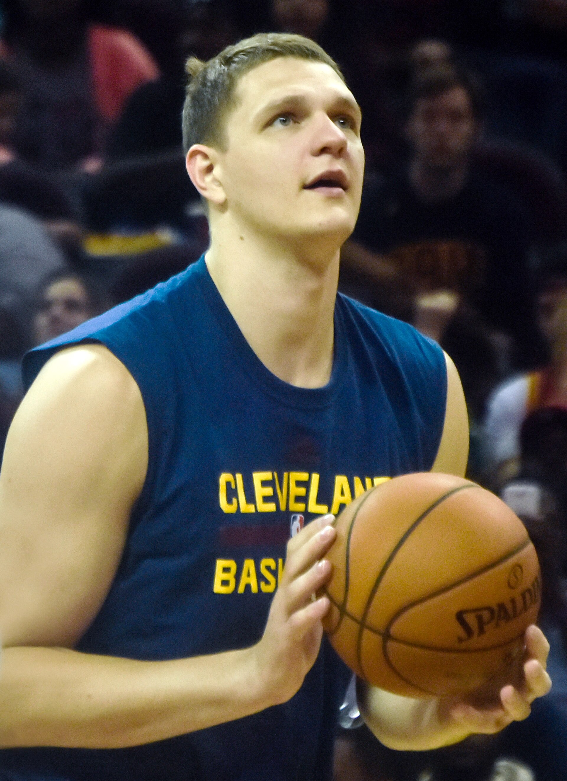 Imagem de referência de Timofey Mozgov, descrito nos dados abertos como jogador de basquetebol russo