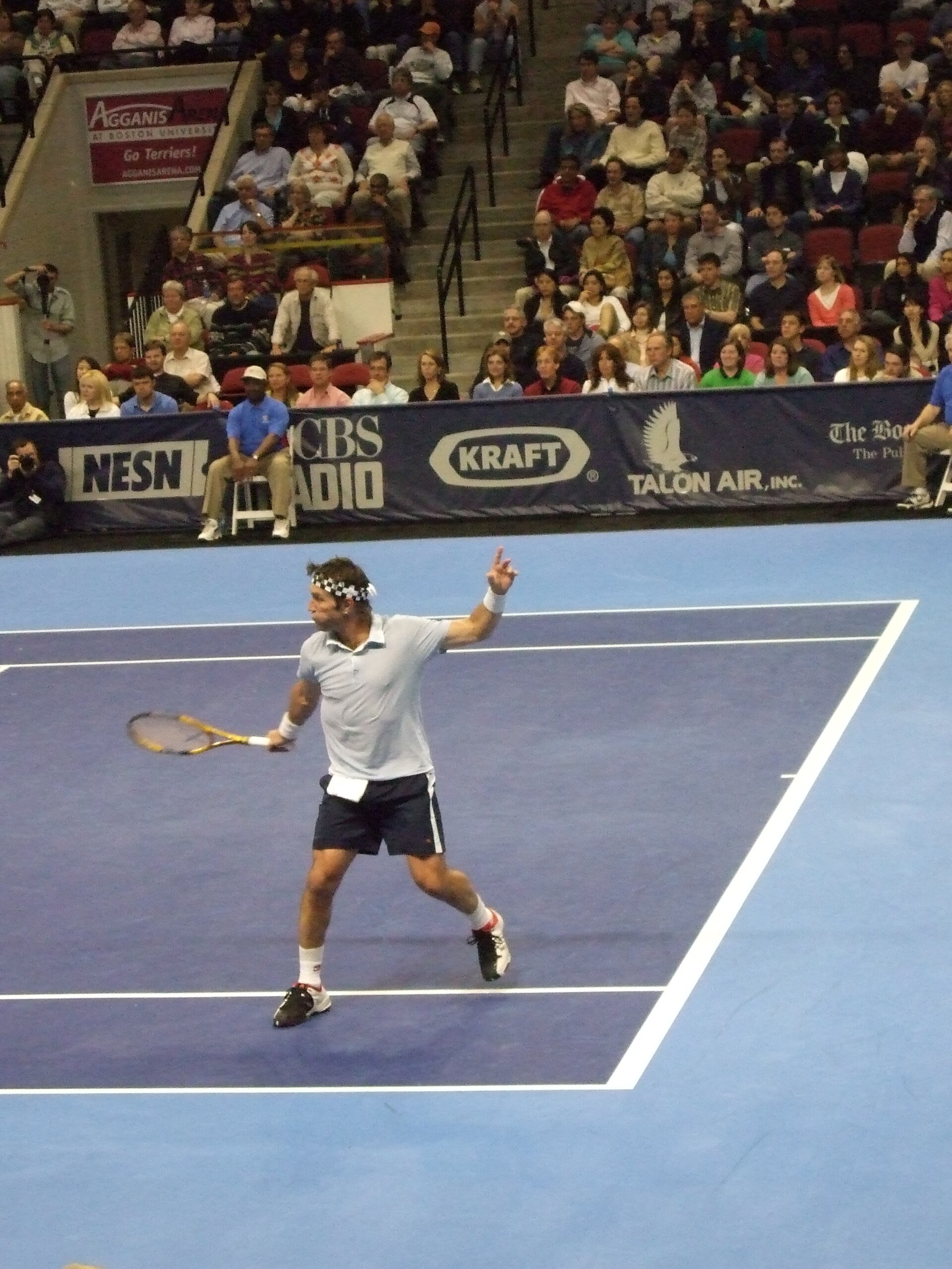 Imagem de referência relacionada a Pat Cash, item descrito como tenista australiano