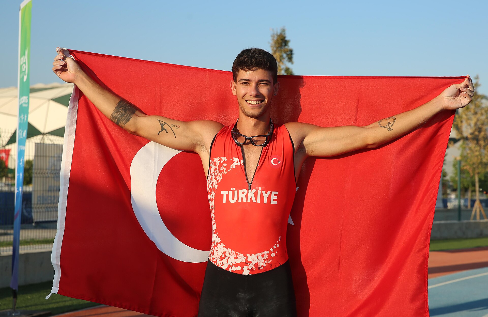 Imagem de referência de Ersu Şaşma, descrito nos dados abertos como atleta turco