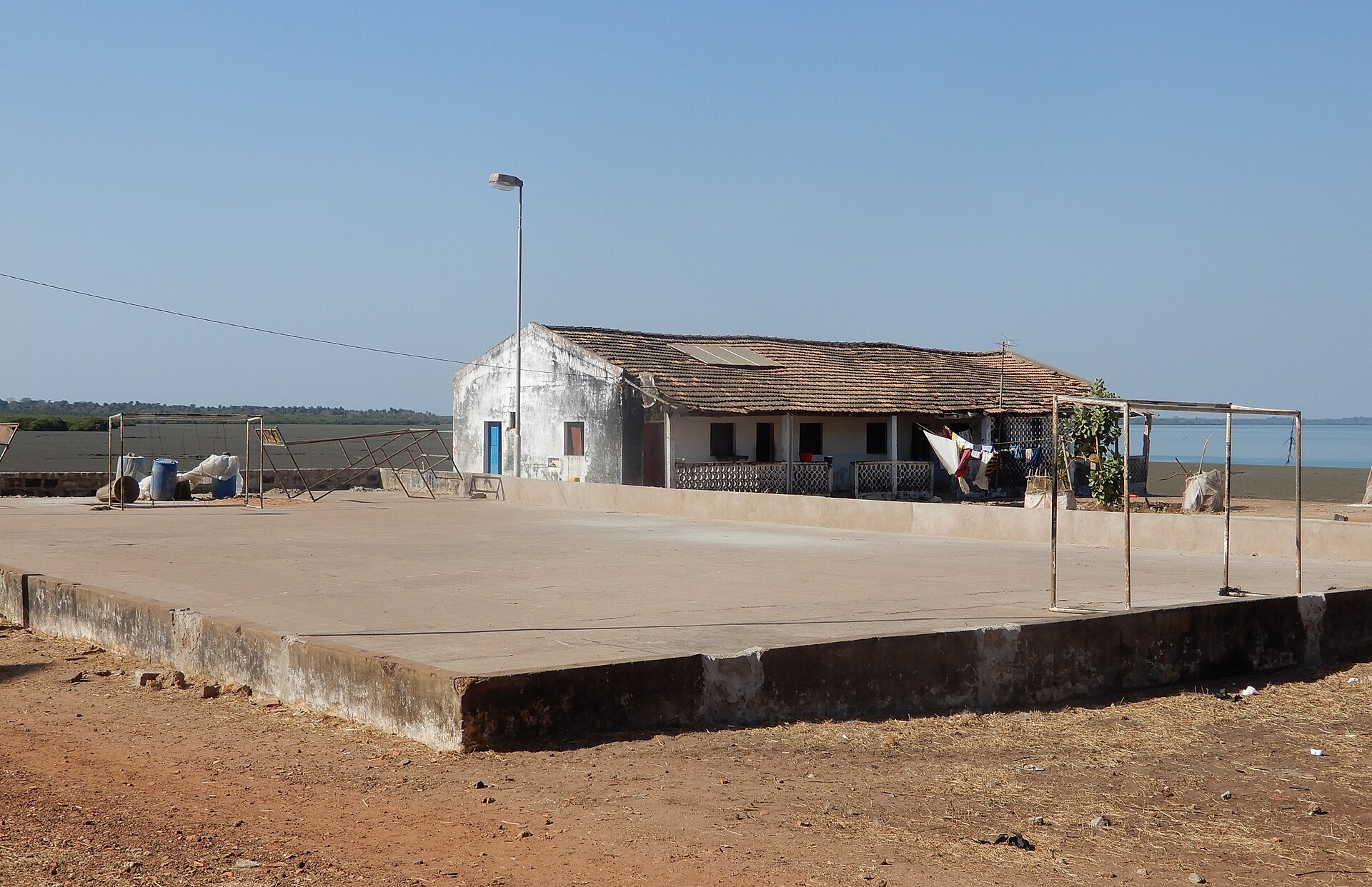 Imagem de referência de Campo de andebol, Bolama, descrito nos dados abertos como campo de andebol em Bolama