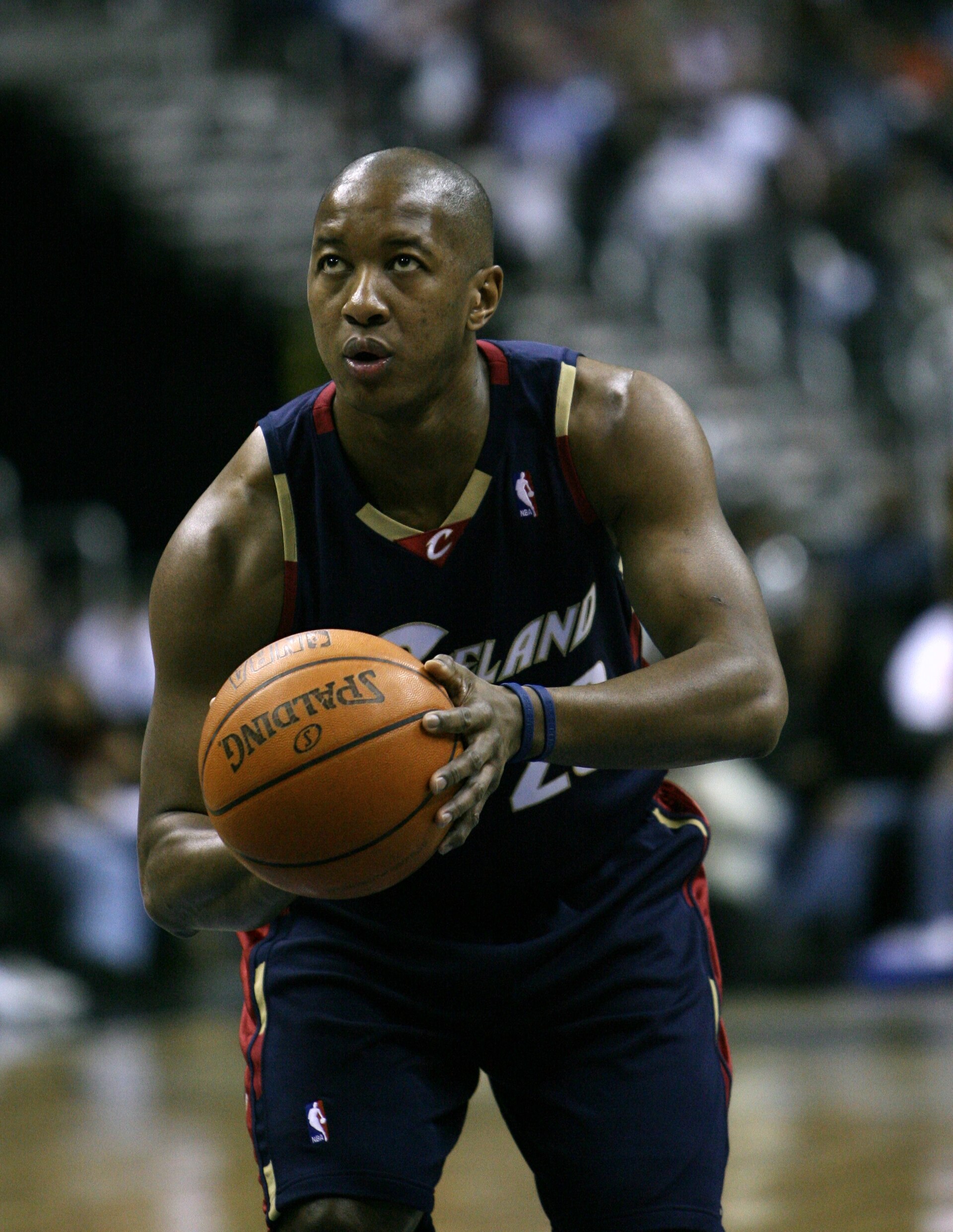 Imagem de referência relacionada a Eric Snow, item descrito como basquetebolista estadunidense