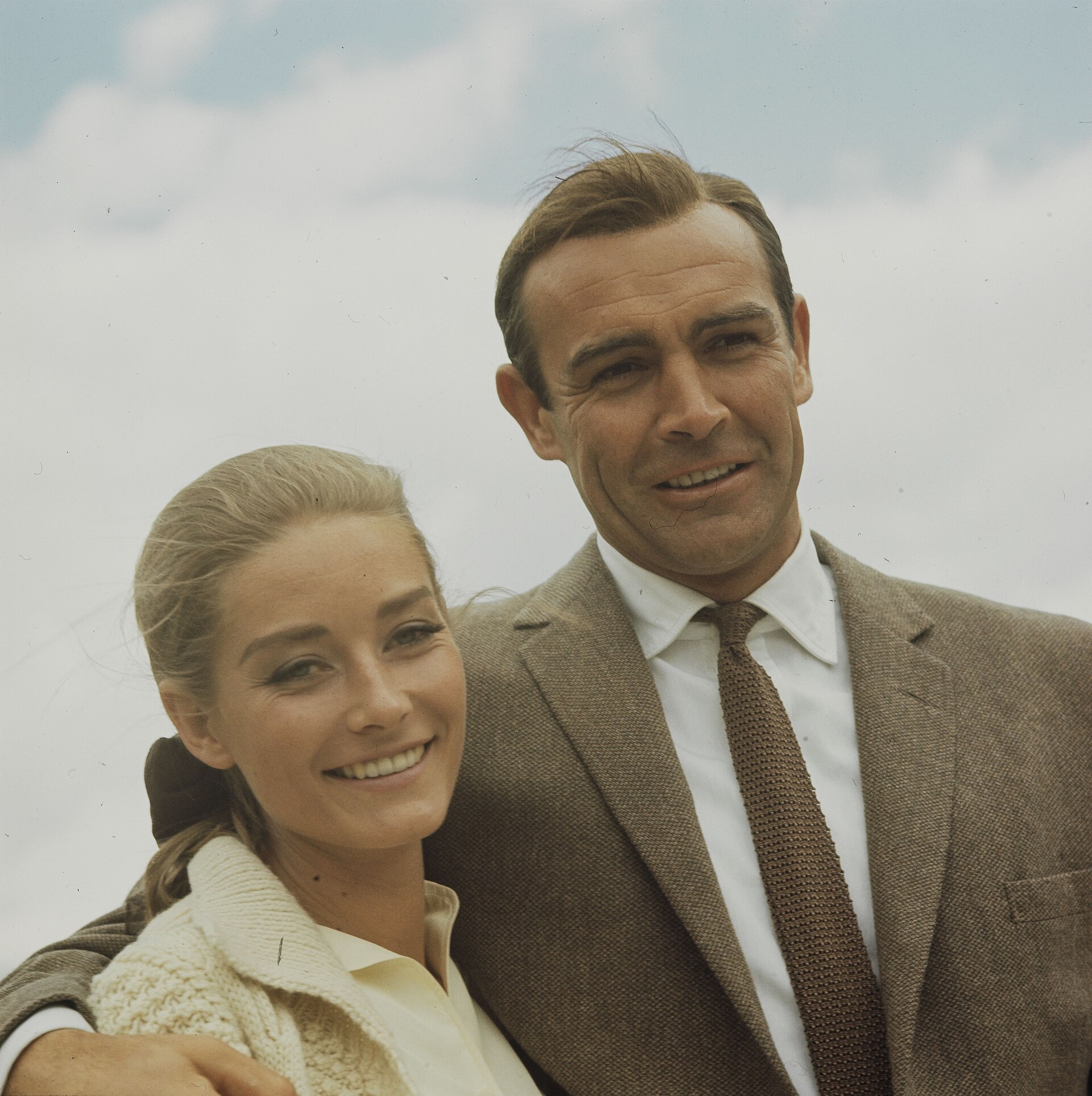 Imagem de referência de 007 contra Goldfinger, descrito nos dados abertos como filme de 1964 dirigido por Guy Hamilton