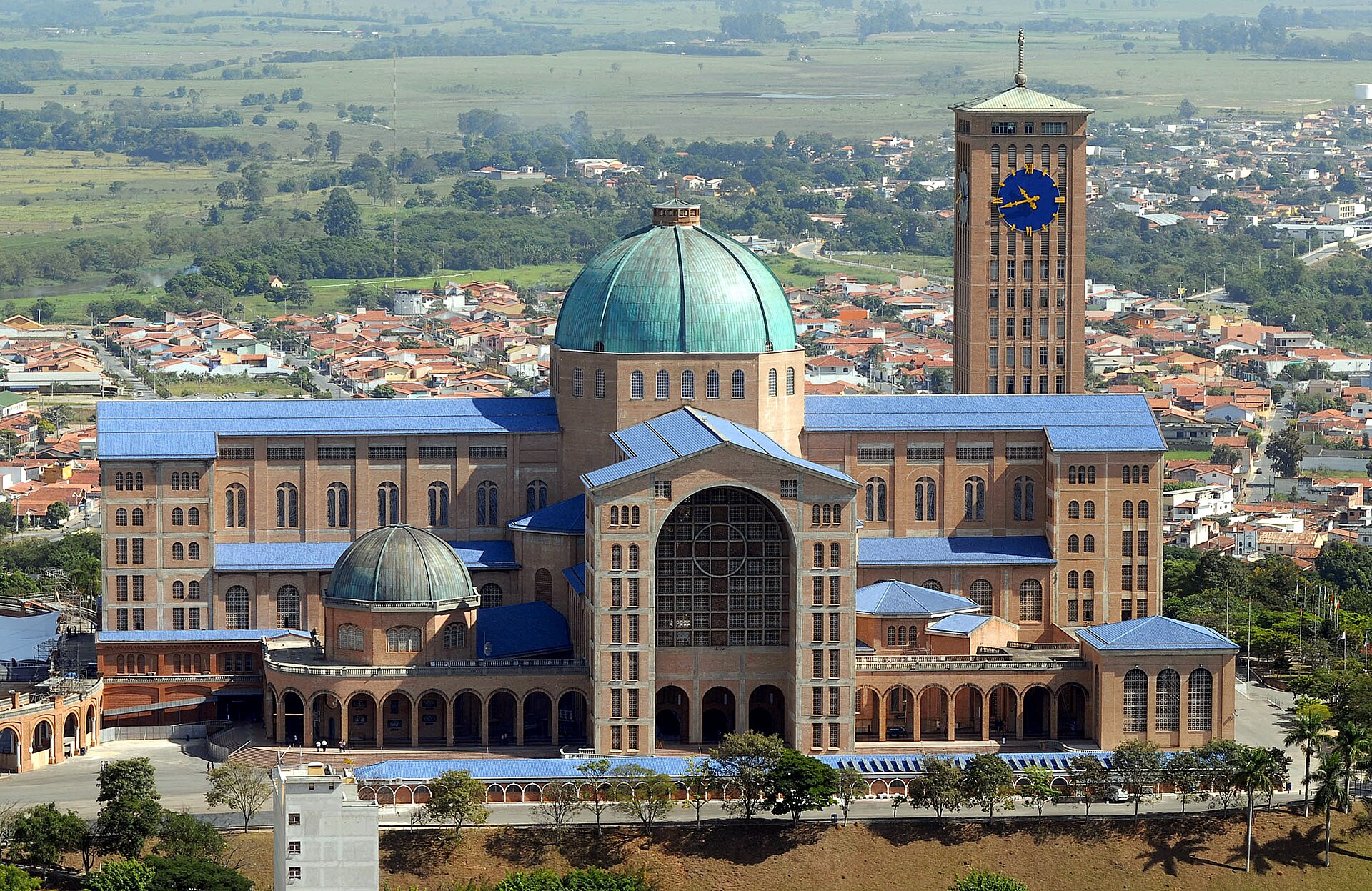 Imagem de referência de Basílica de Nossa Senhora Aparecida, descrito nos dados abertos como templo religioso