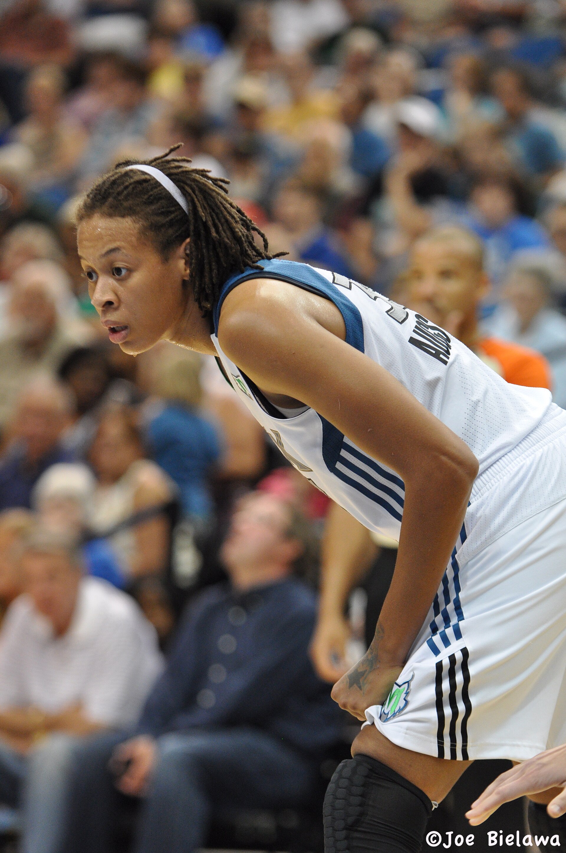 Imagem de referência relacionada a Seimone Augustus, item descrito como jogadora de basquetebol norte-americana