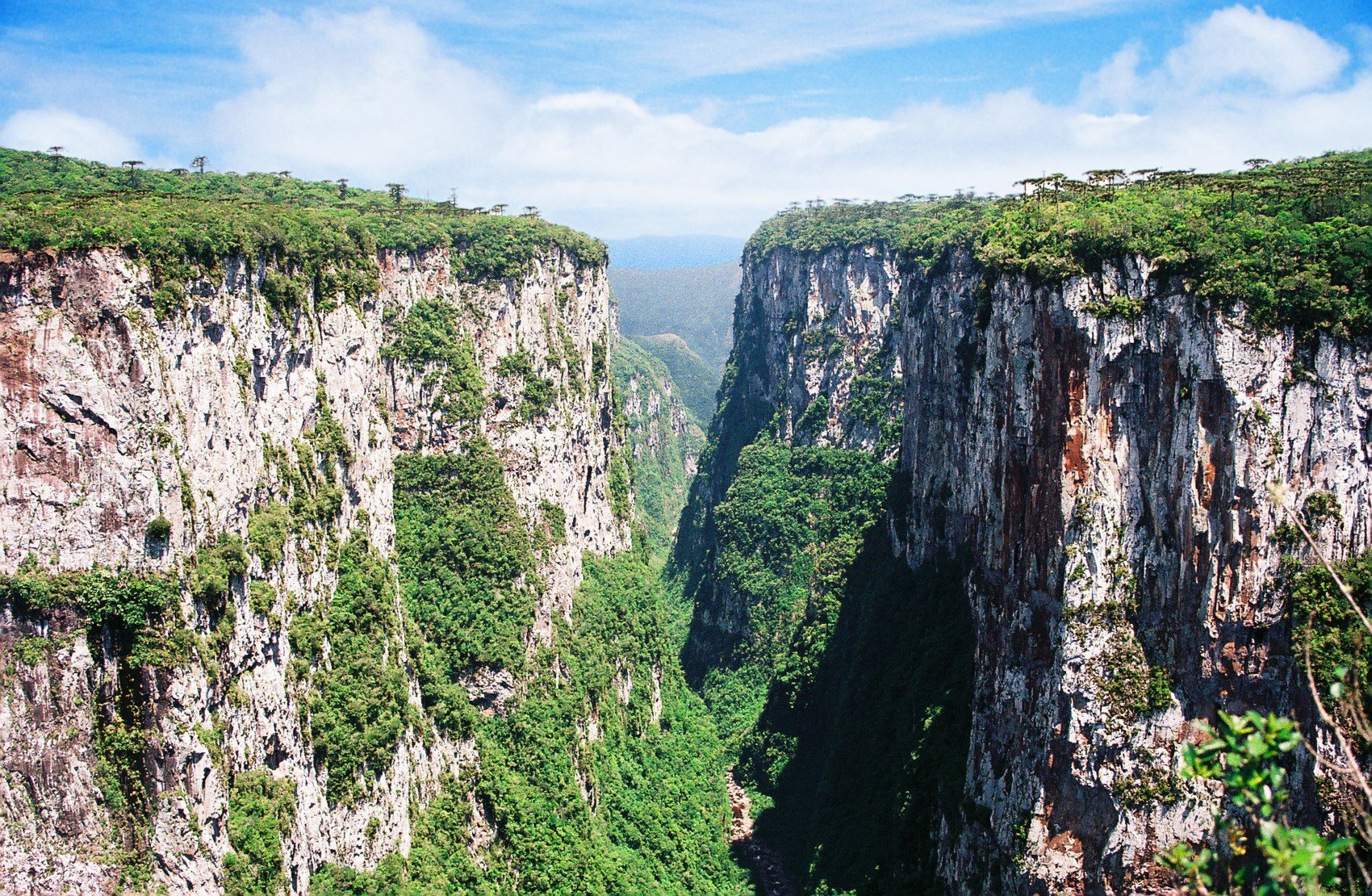 Imagem de referência de Parque Nacional de Aparados da Serra, descrito nos dados abertos como unidade de conservação da natureza pertencente ao governo federal brasileiro