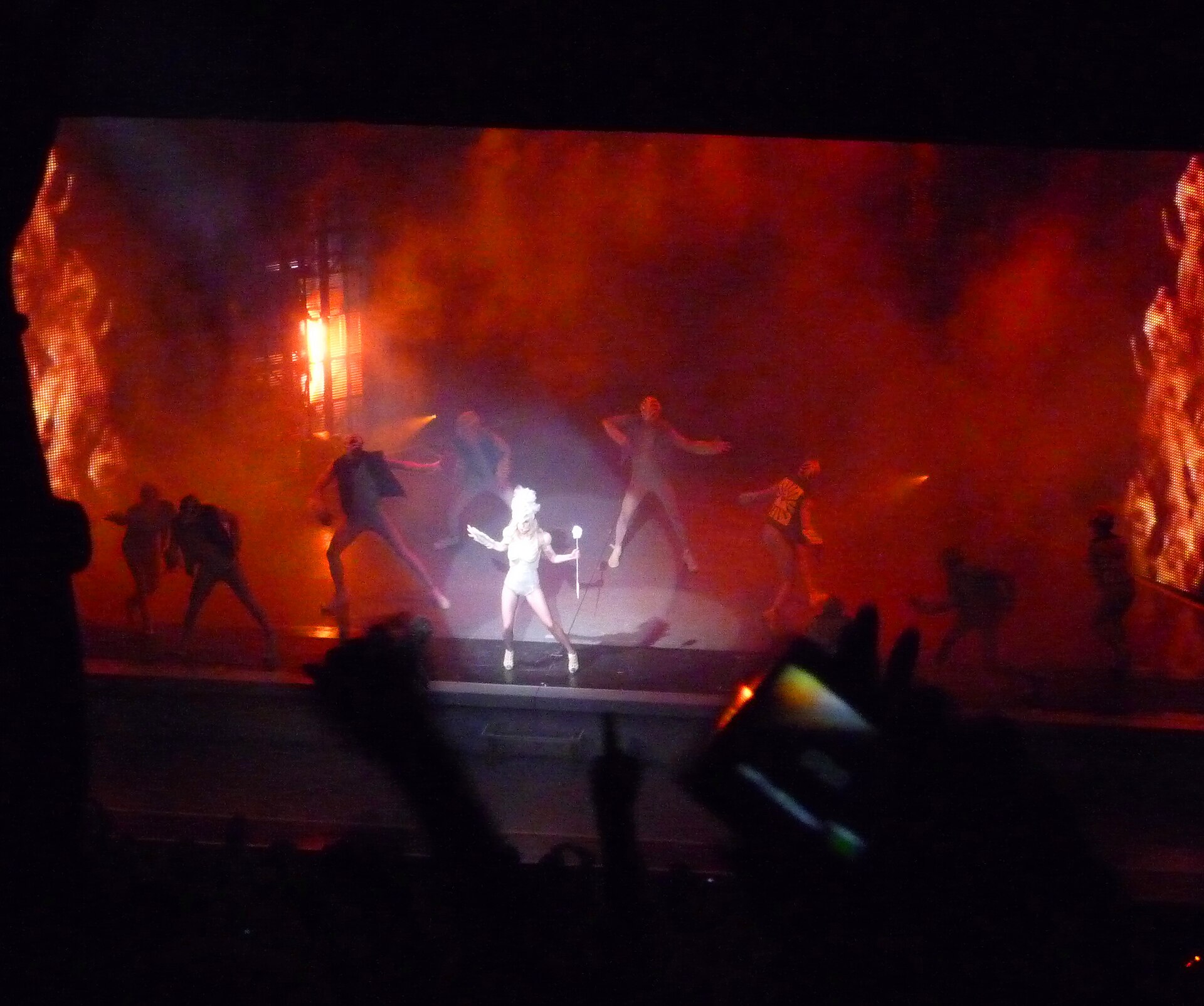 Imagem de referência de The Fame Monster, descrito nos dados abertos como álbum e EP de Lady Gaga de 2009