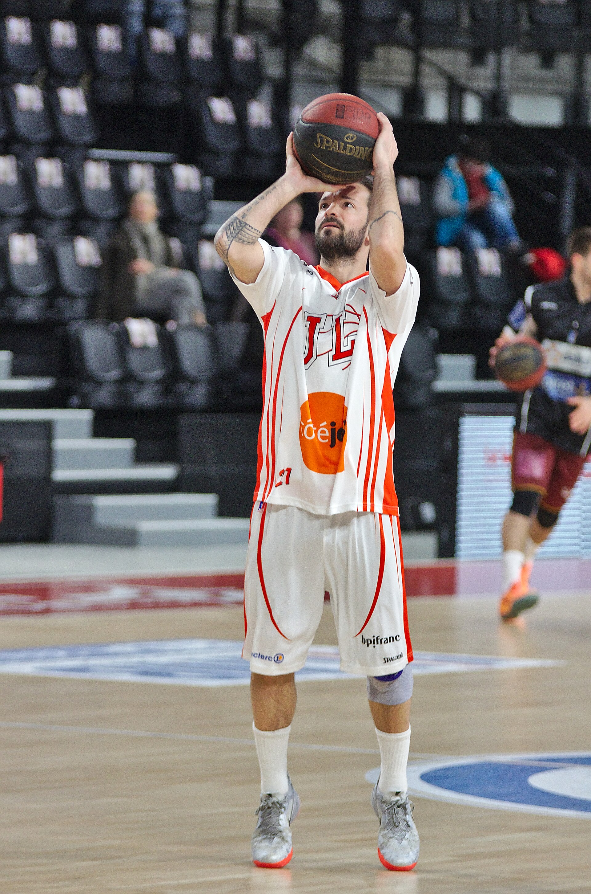 Imagem de referência de Simon Darnauzan, descrito nos dados abertos como jogador de basquete francês