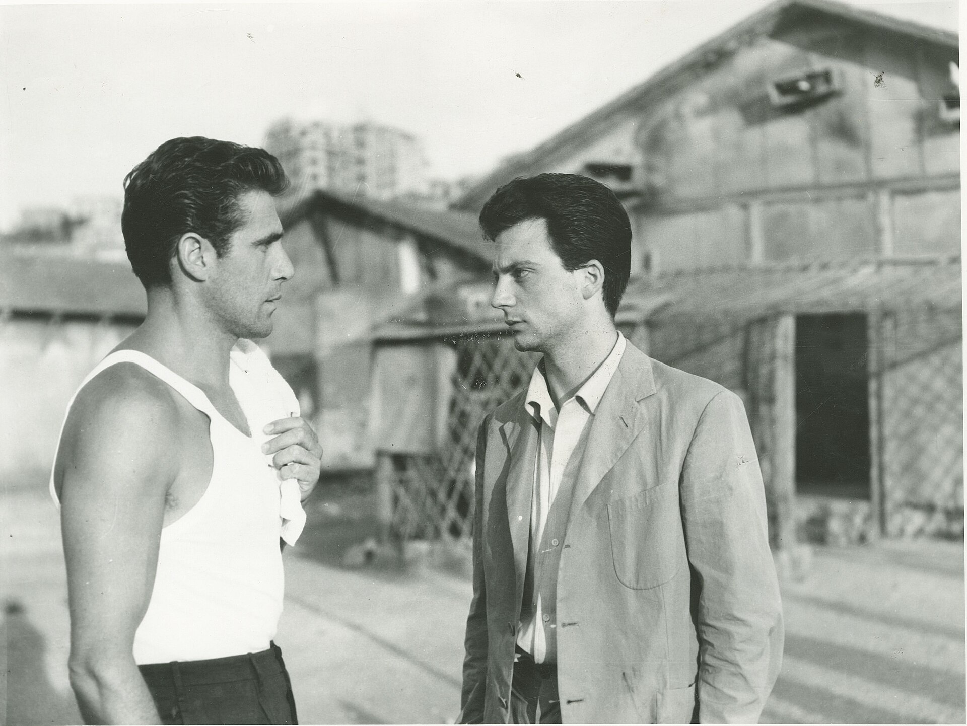 Imagem de referência de Vencidos, descrito nos dados abertos como filme de 1953 dirigido por Michelangelo Antonioni