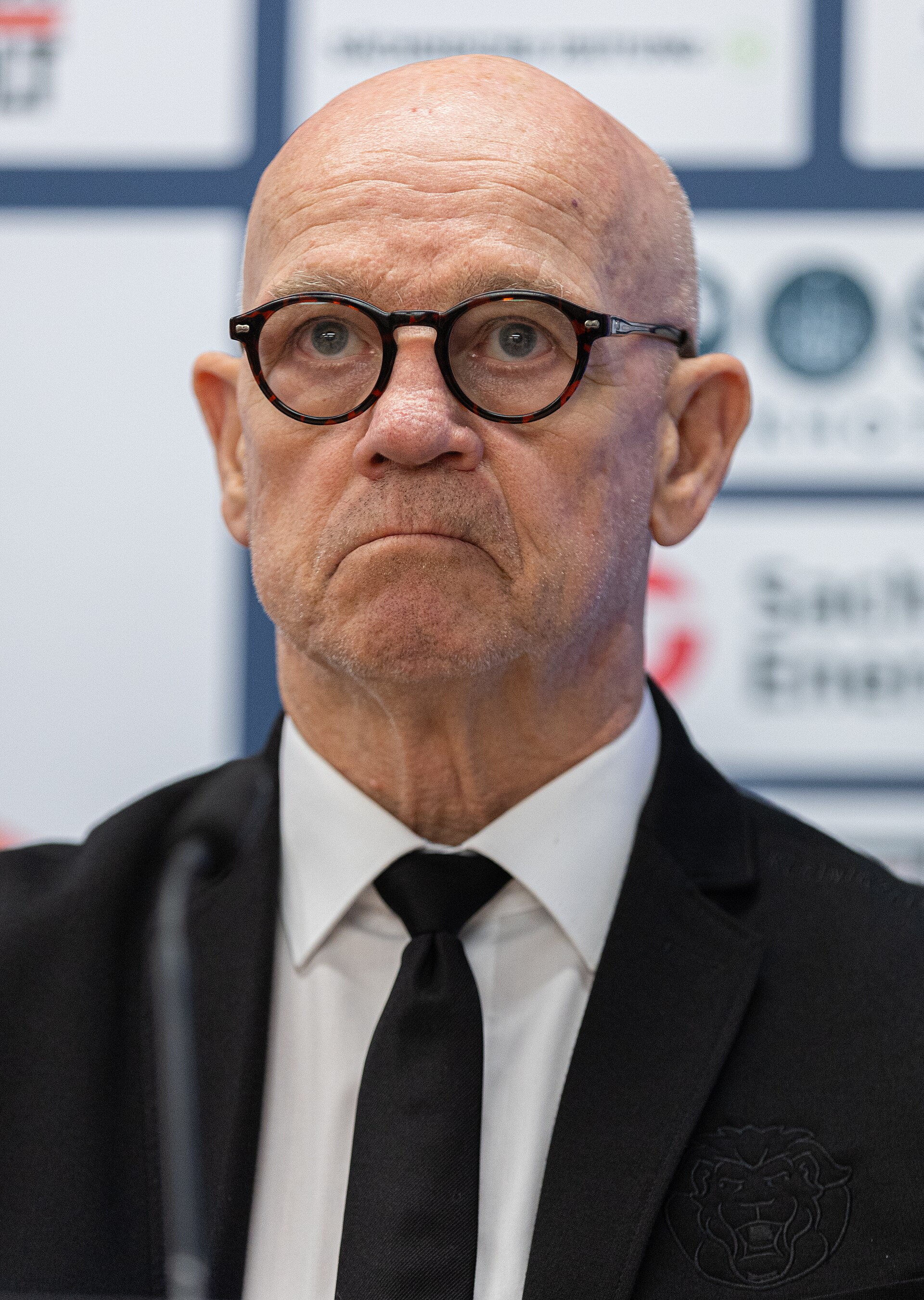 Imagem de referência de Tom Rowe, descrito nos dados abertos como jogador americano de hóquei no gelo
