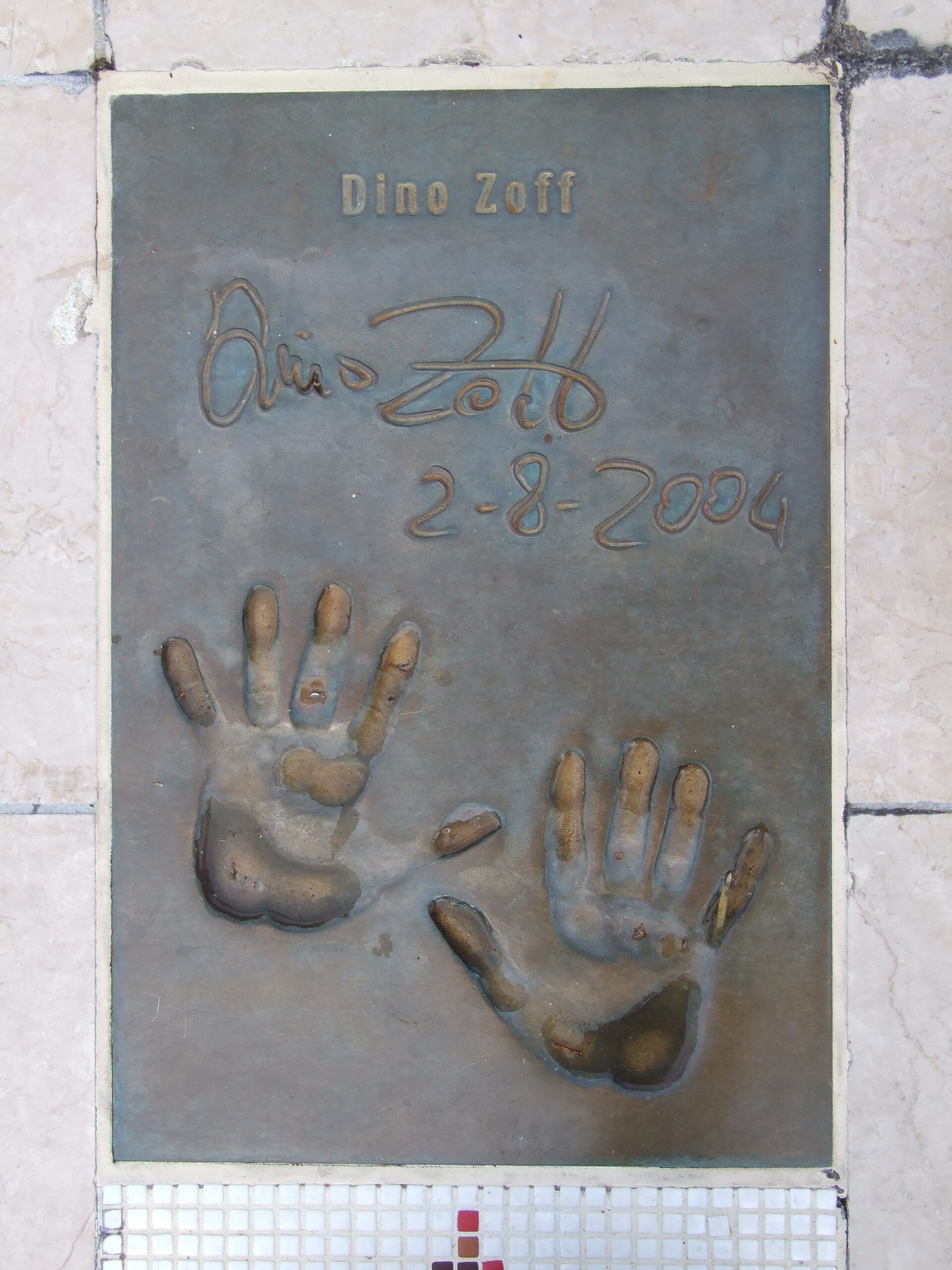 Imagem de referência de Dino Zoff, descrito nos dados abertos como futebolista italiano