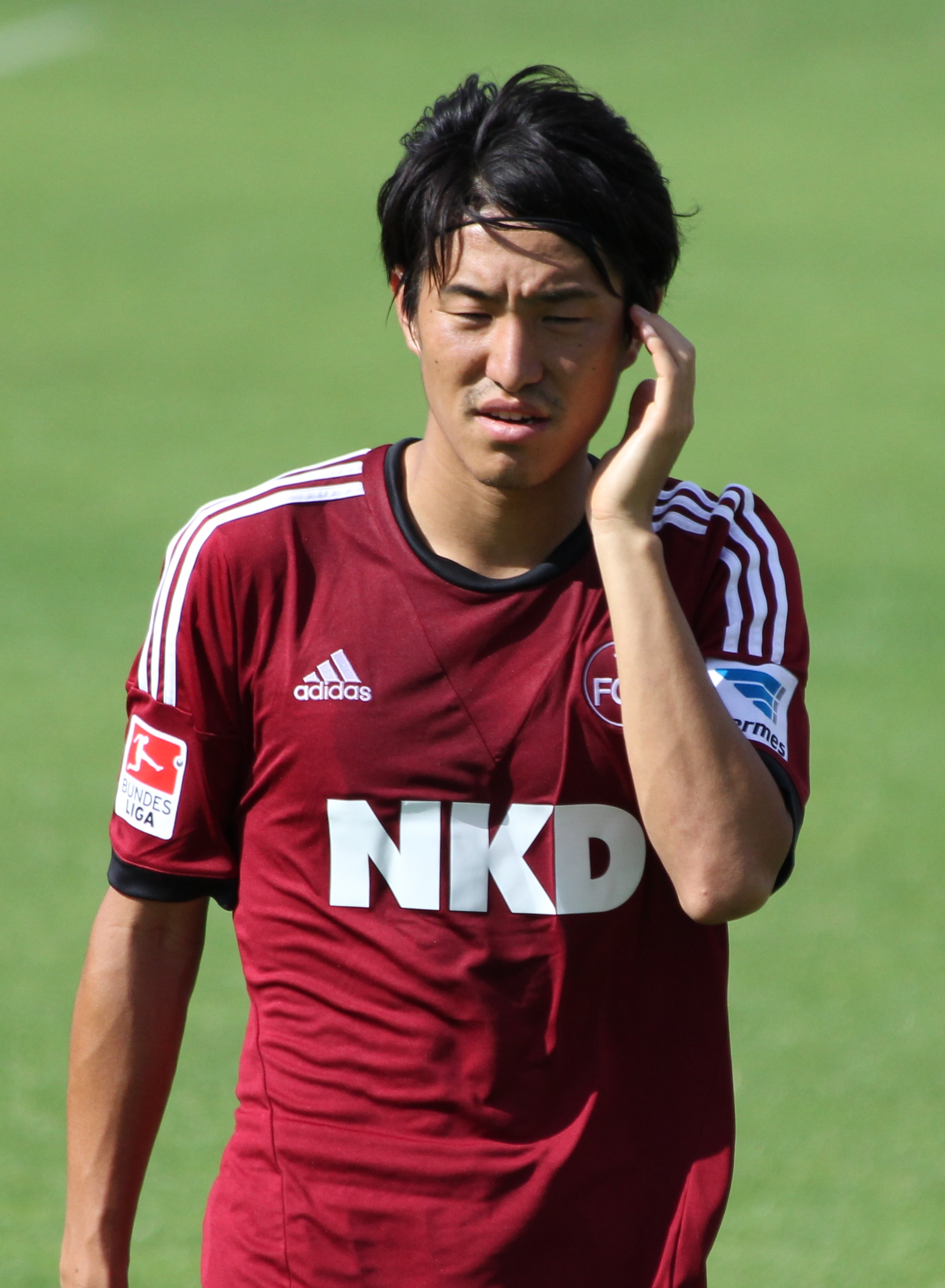Imagem de referência de Mū Kanazaki, descrito nos dados abertos como futebolista japonês