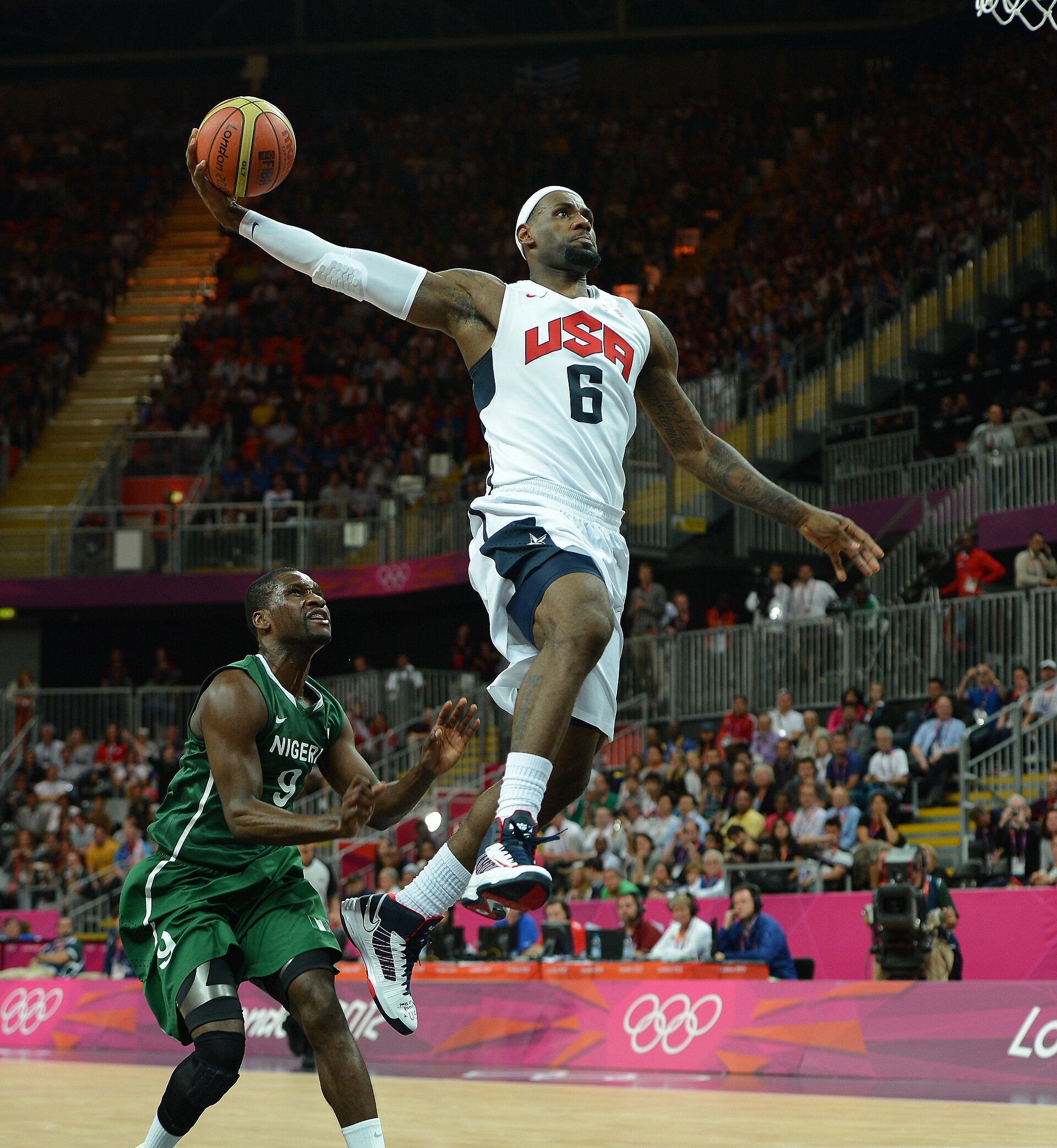 Imagem de referência de Chamberlain Oguchi, descrito nos dados abertos como basquetebolista estadunidense
