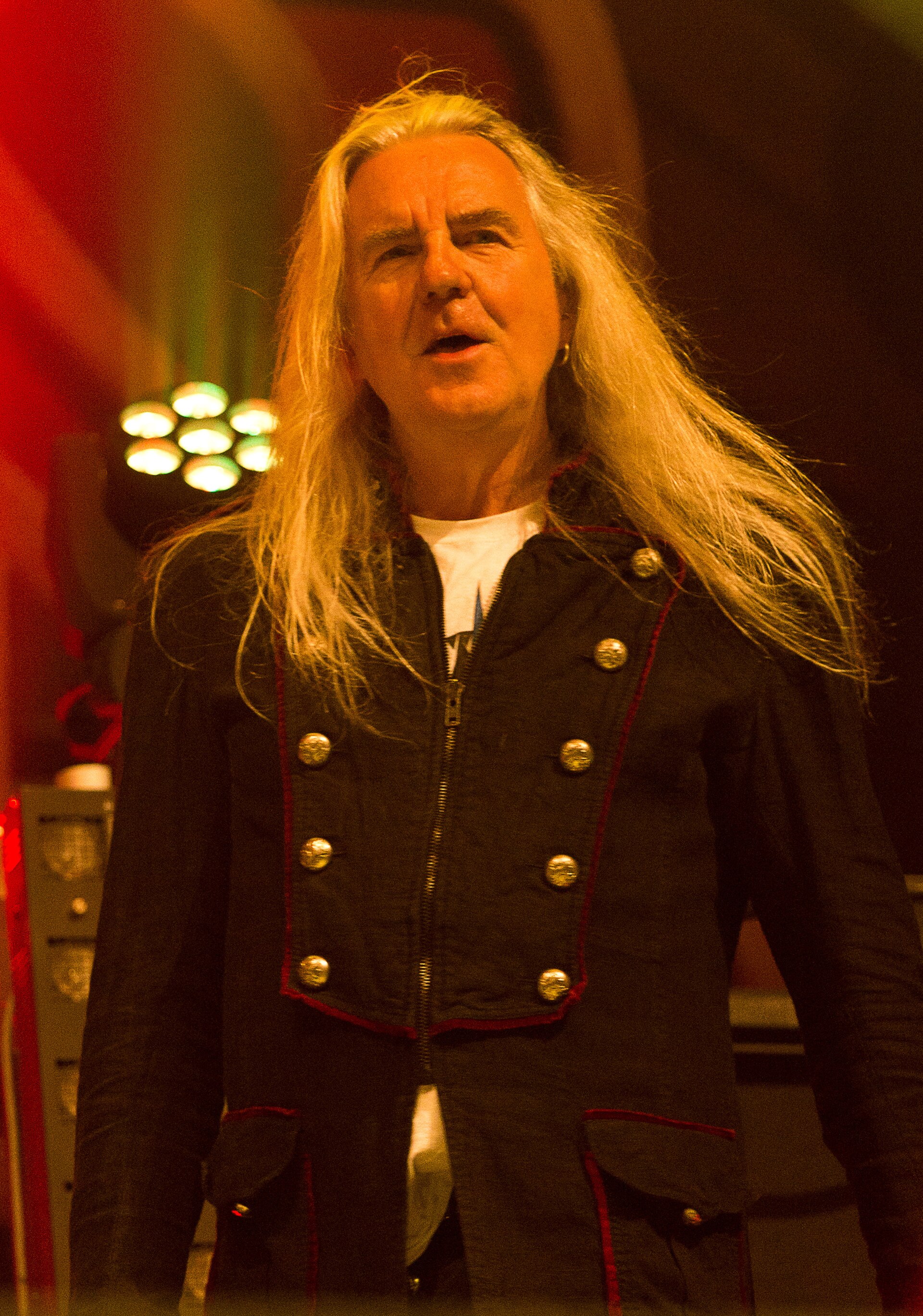 Imagem de referência de Peter "Biff" Byford, descrito nos dados abertos como cantor britânico