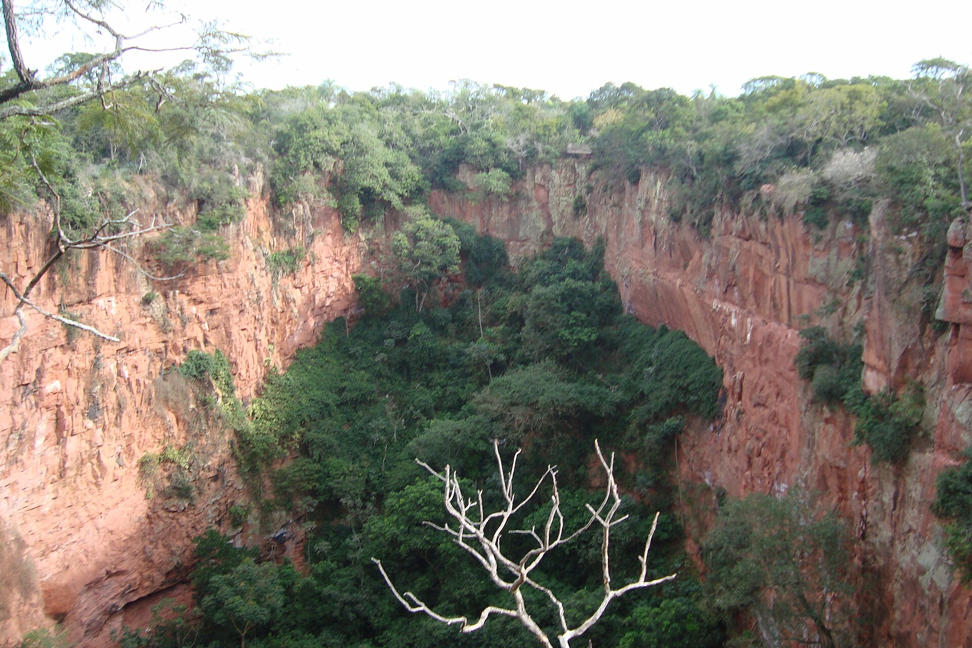 Imagem de referência de Reserva Particular do Patrimônio Natural Buraco das Araras, descrito nos dados abertos como reserva Particular do Patrimônio Natural Buraco das Araras de nível Federal, localizado (a) em Jardim (MS)